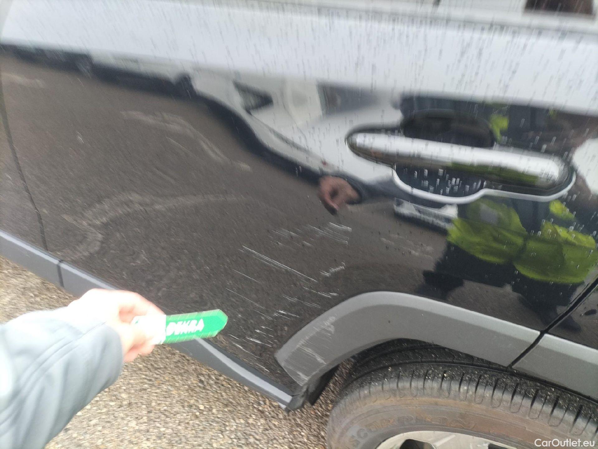  Toyota  RAV4 TOYOTA  / 2018 / 5P / todoterreno 2.5l 220H Advance 4WD #28