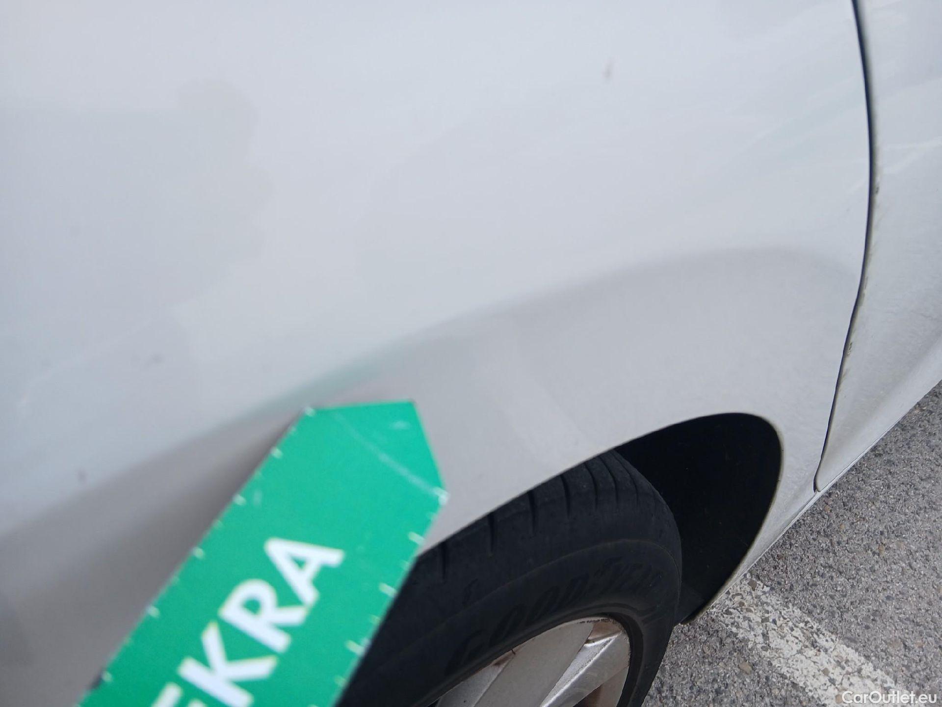  Volkswagen  Golf  VOLKSWAGEN / 2020 / 5P / berlina con portón Style 1.5 eTSI 110kW (150CV) DSG #28