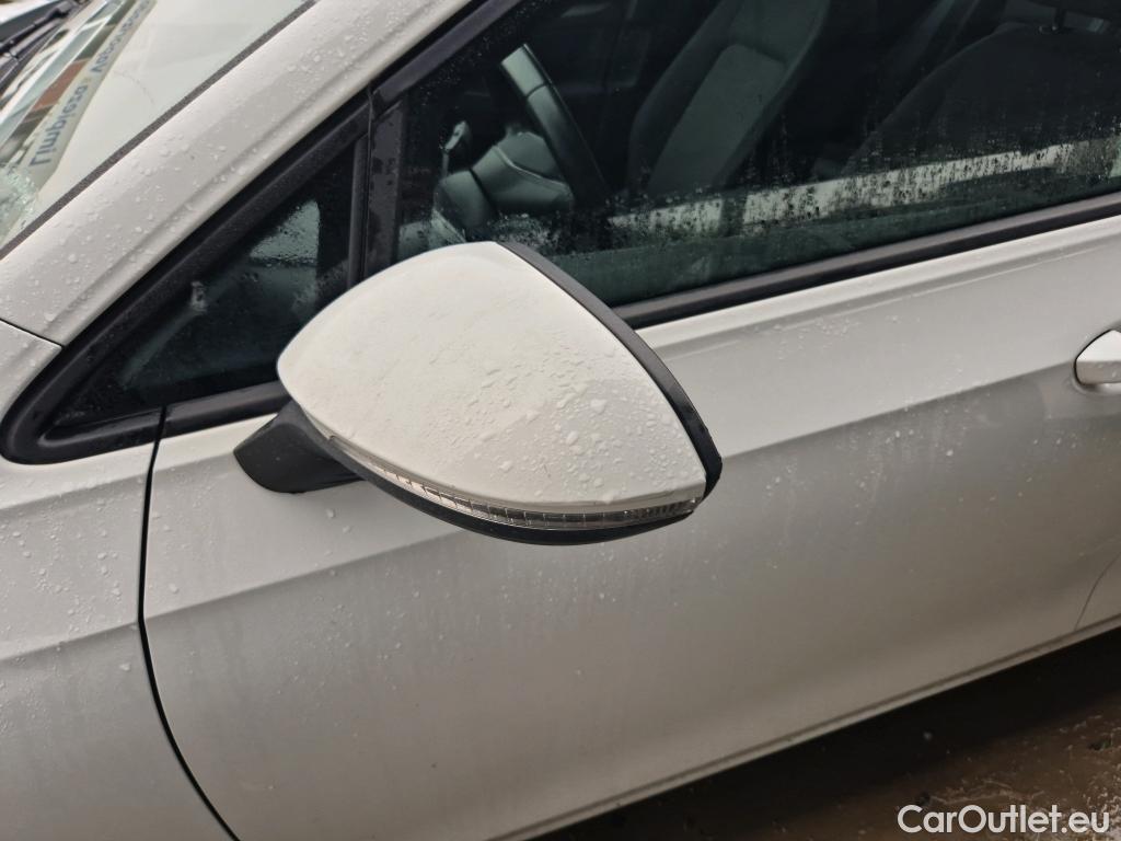  Volkswagen  Golf  VOLKSWAGEN / 2020 / 5P / berlina con portón 2.0 TDI 85kW (115CV) (AC4) #16