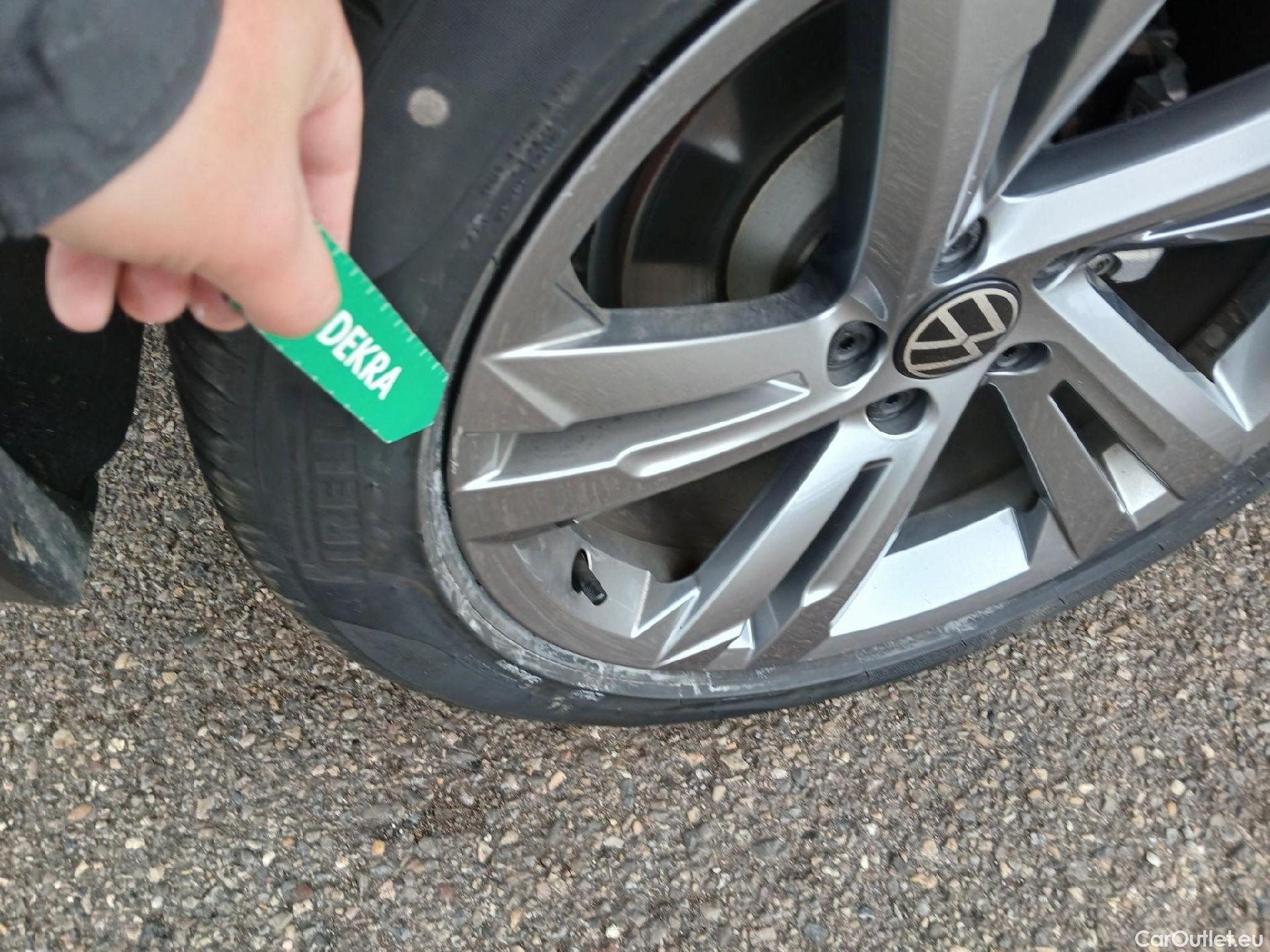  Volkswagen  Tiguan VOLKSWAGEN  / 2020 / 5P / todoterreno R-Line 2.0 TDI 110kW (150CV) DSG #20