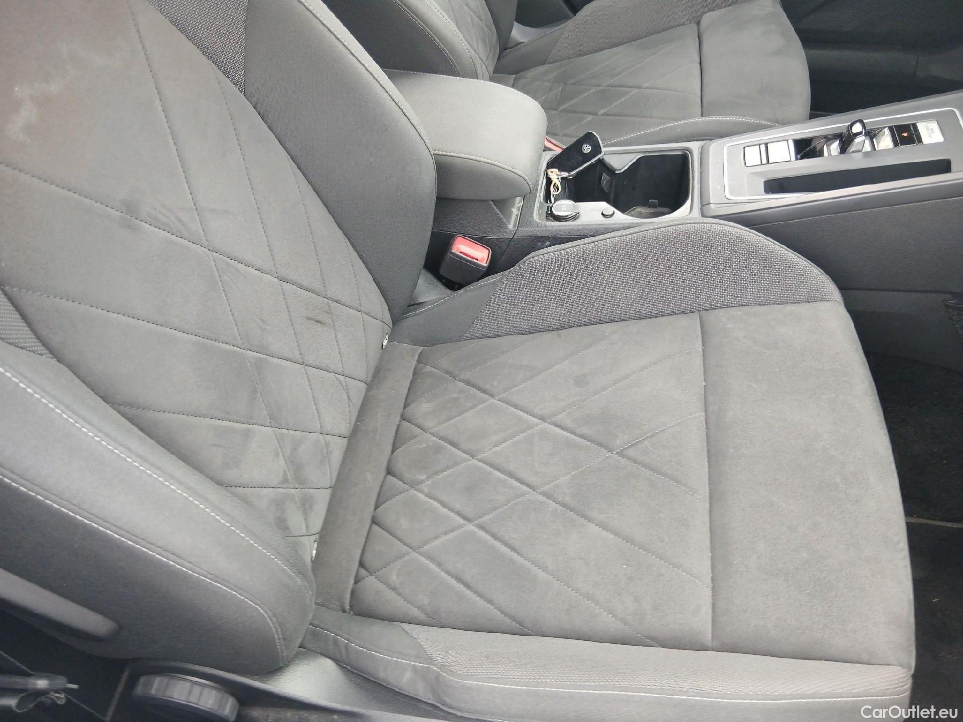  Volkswagen  Golf  VOLKSWAGEN / 2020 / 5P / berlina con portón Style 1.5 eTSI 110kW (150CV) DSG #24