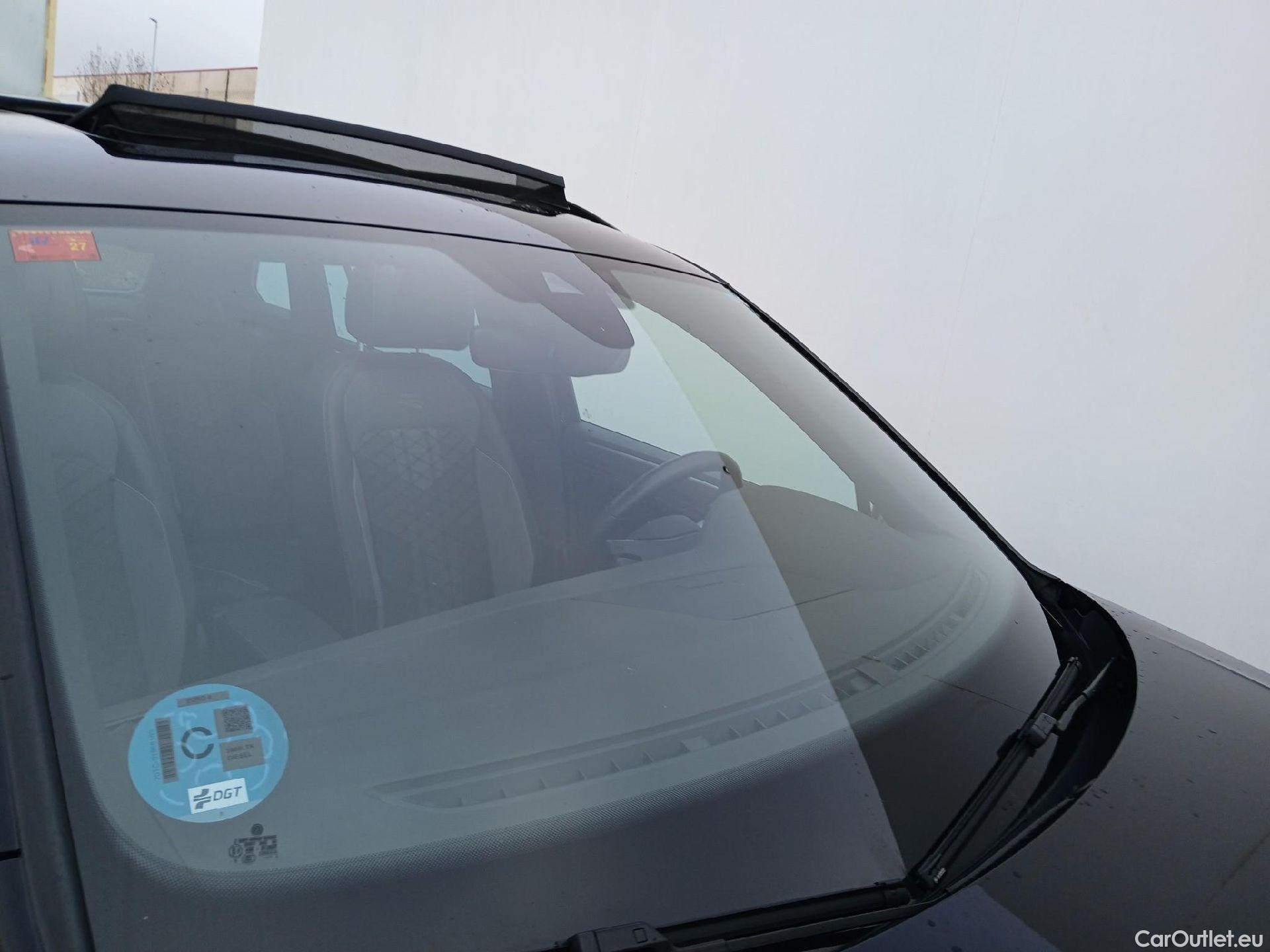  Volkswagen  Tiguan VOLKSWAGEN  / 2020 / 5P / todoterreno R-Line 2.0 TDI 110kW (150CV) DSG #4