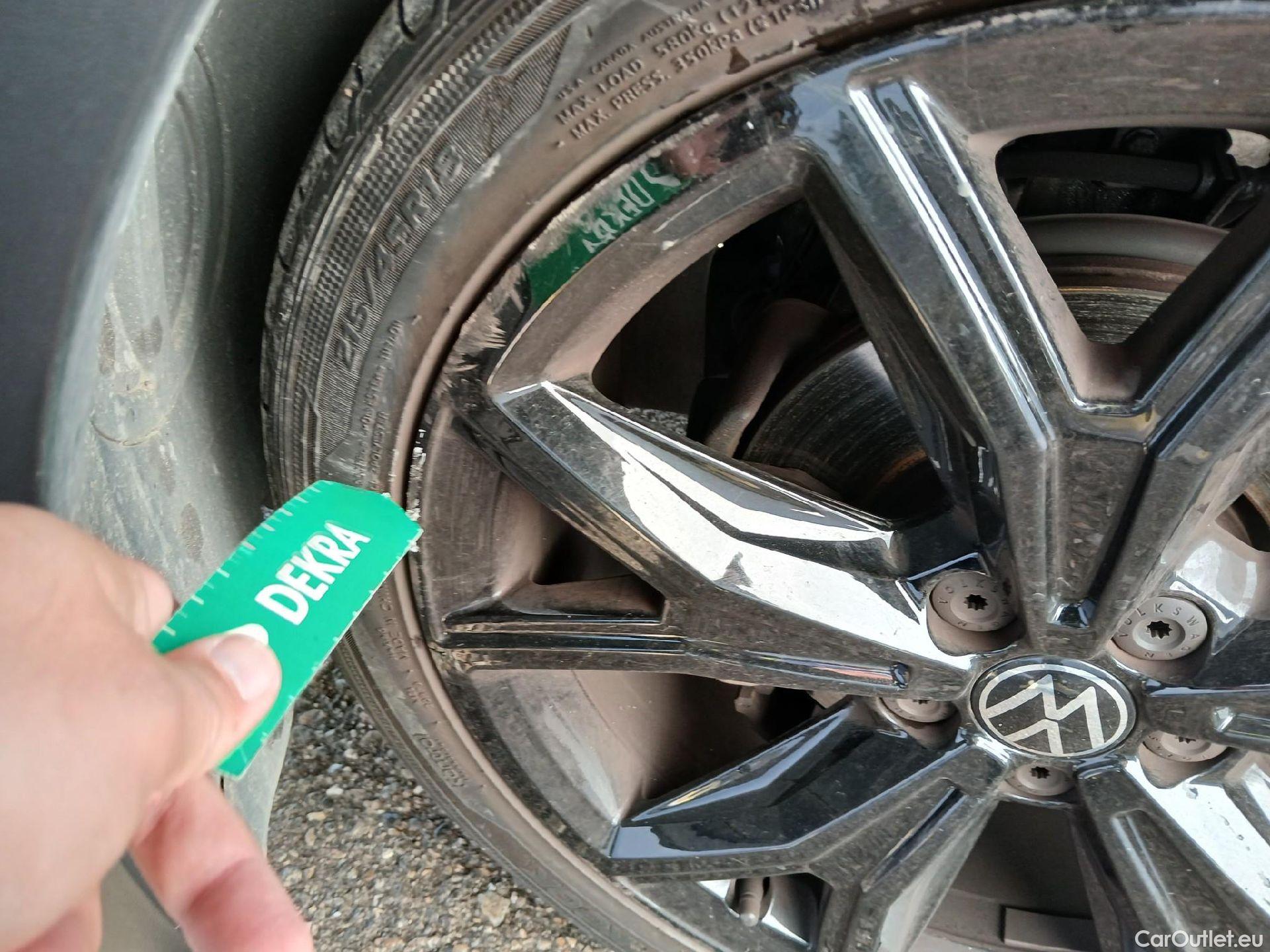  Volkswagen  T-CROSS VOLKSWAGEN  / 2018 / 5P / todoterreno Sport 1.5 TSI 110kW (150CV) DSG #8