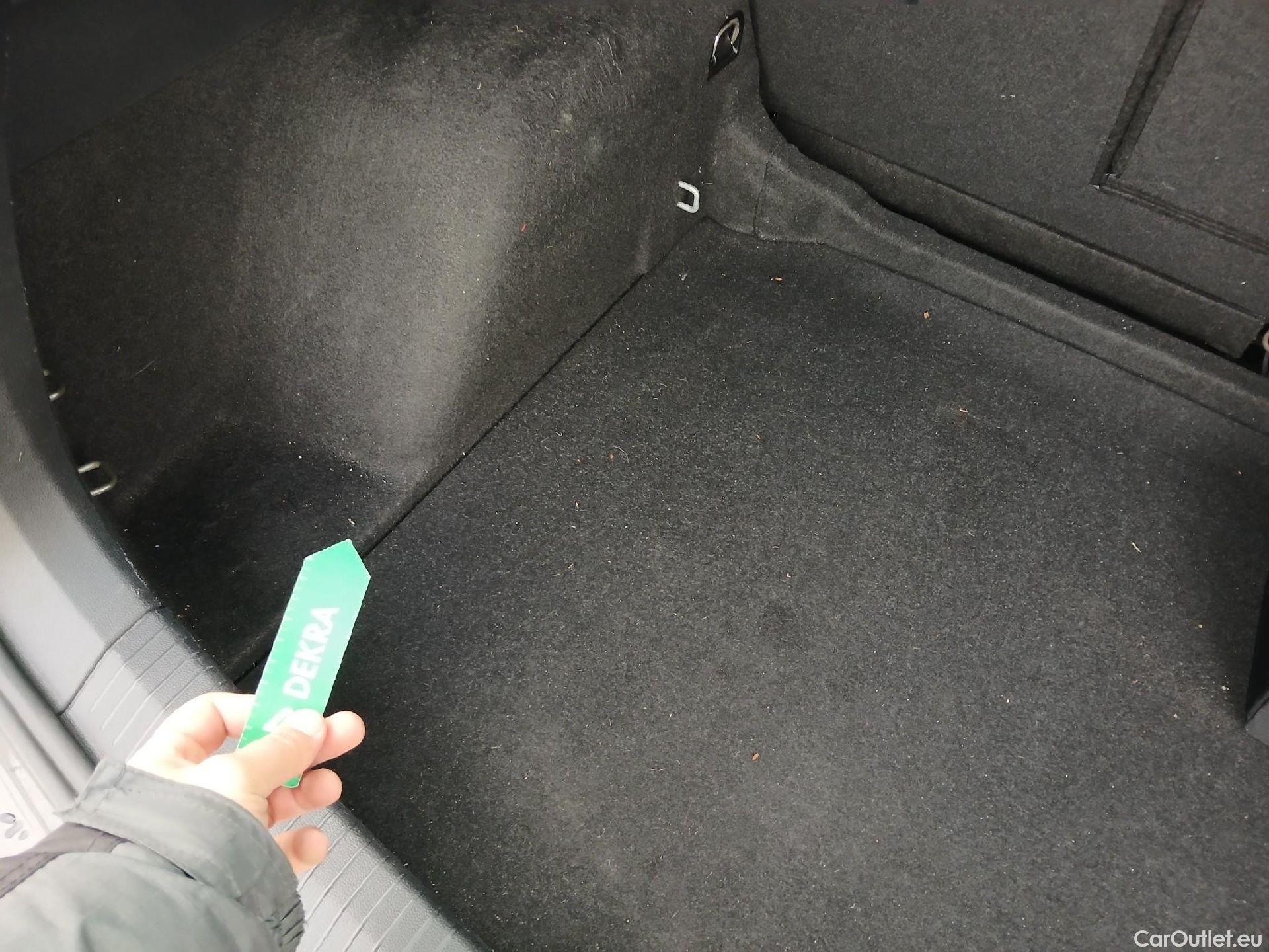  Volkswagen  Tiguan VOLKSWAGEN  / 2020 / 5P / todoterreno R-Line 2.0 TDI 110kW (150CV) DSG #3