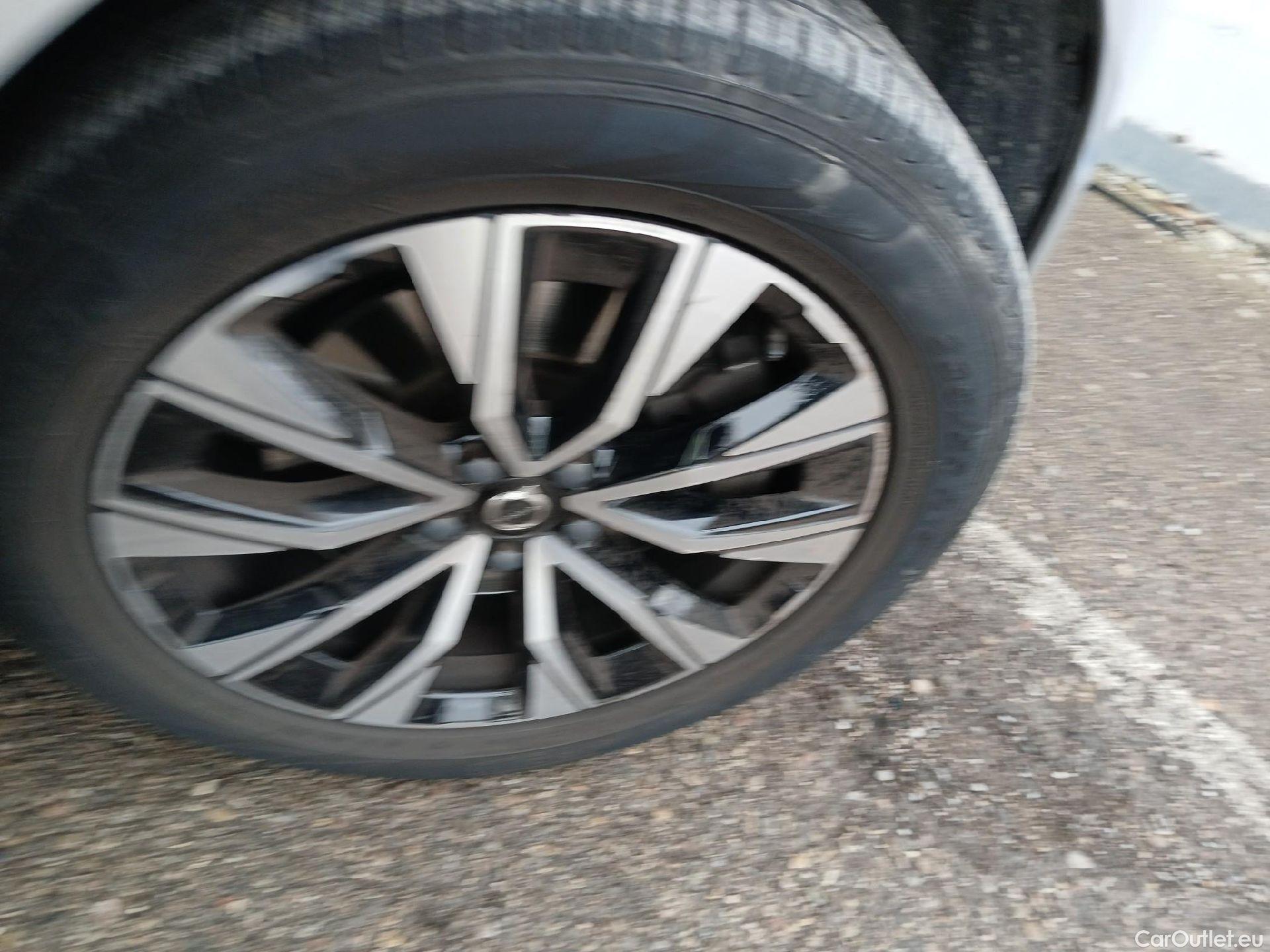  Volvo  XC60 VOLVO  / 2017 / 5P / todoterreno 2.0 B4 D Plus Bright Auto #28