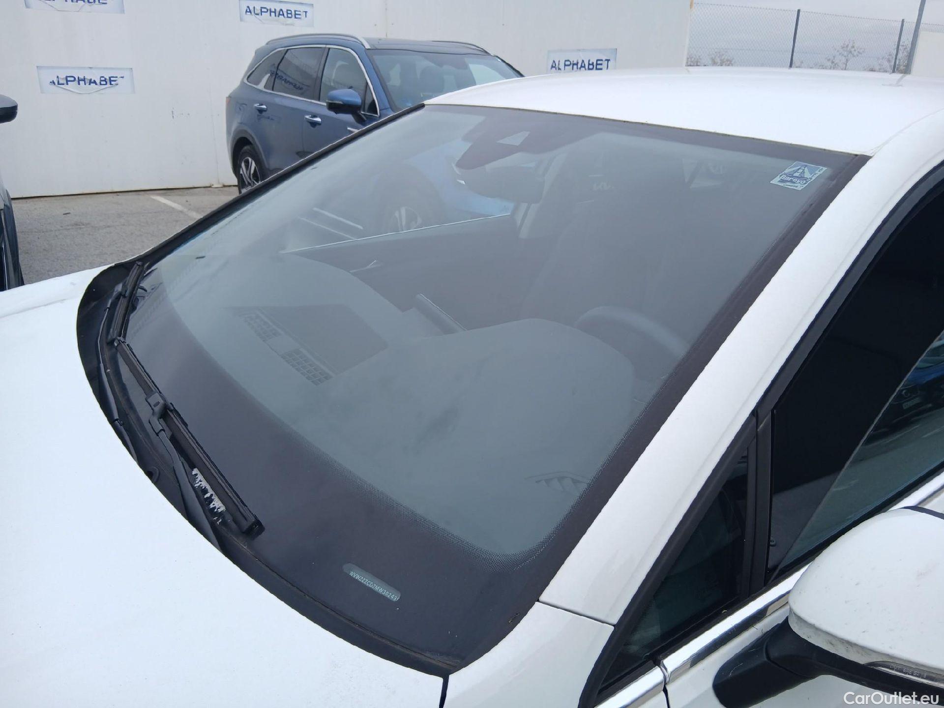  Volkswagen  Golf  VOLKSWAGEN / 2020 / 5P / berlina con portón Style 1.5 eTSI 110kW (150CV) DSG #33