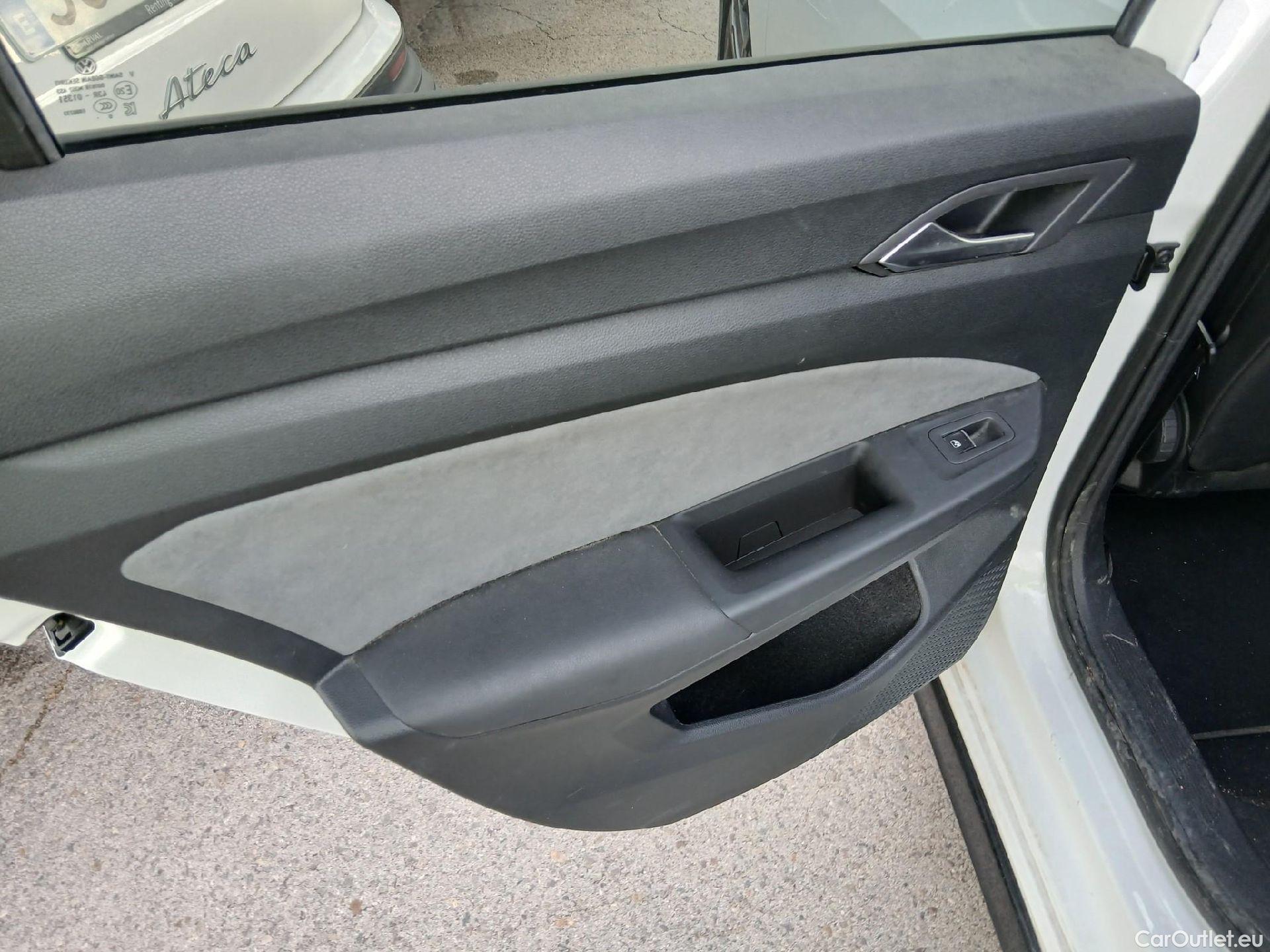  Volkswagen  Golf  VOLKSWAGEN / 2020 / 5P / berlina con portón R-Line 2.0 TDI 110kW (150CV) DSG #4