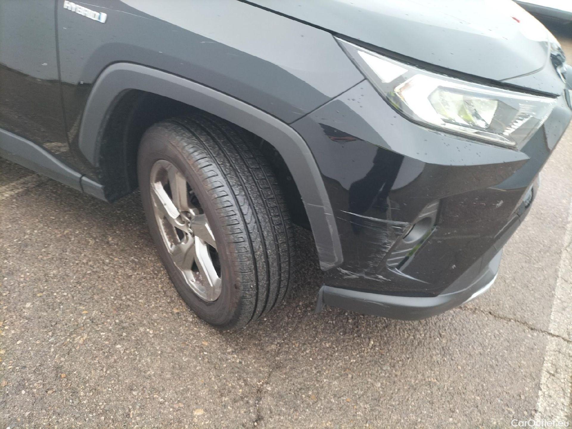  Toyota  RAV4 TOYOTA  / 2018 / 5P / todoterreno 2.5l 220H Advance 4WD #3