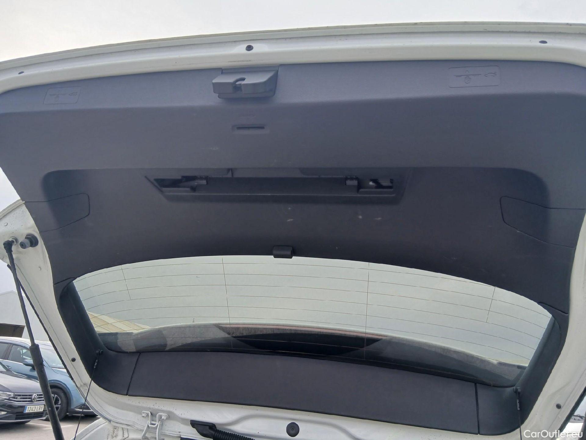  Volkswagen  Golf  VOLKSWAGEN / 2020 / 5P / berlina con portón Style 1.5 eTSI 110kW (150CV) DSG #13