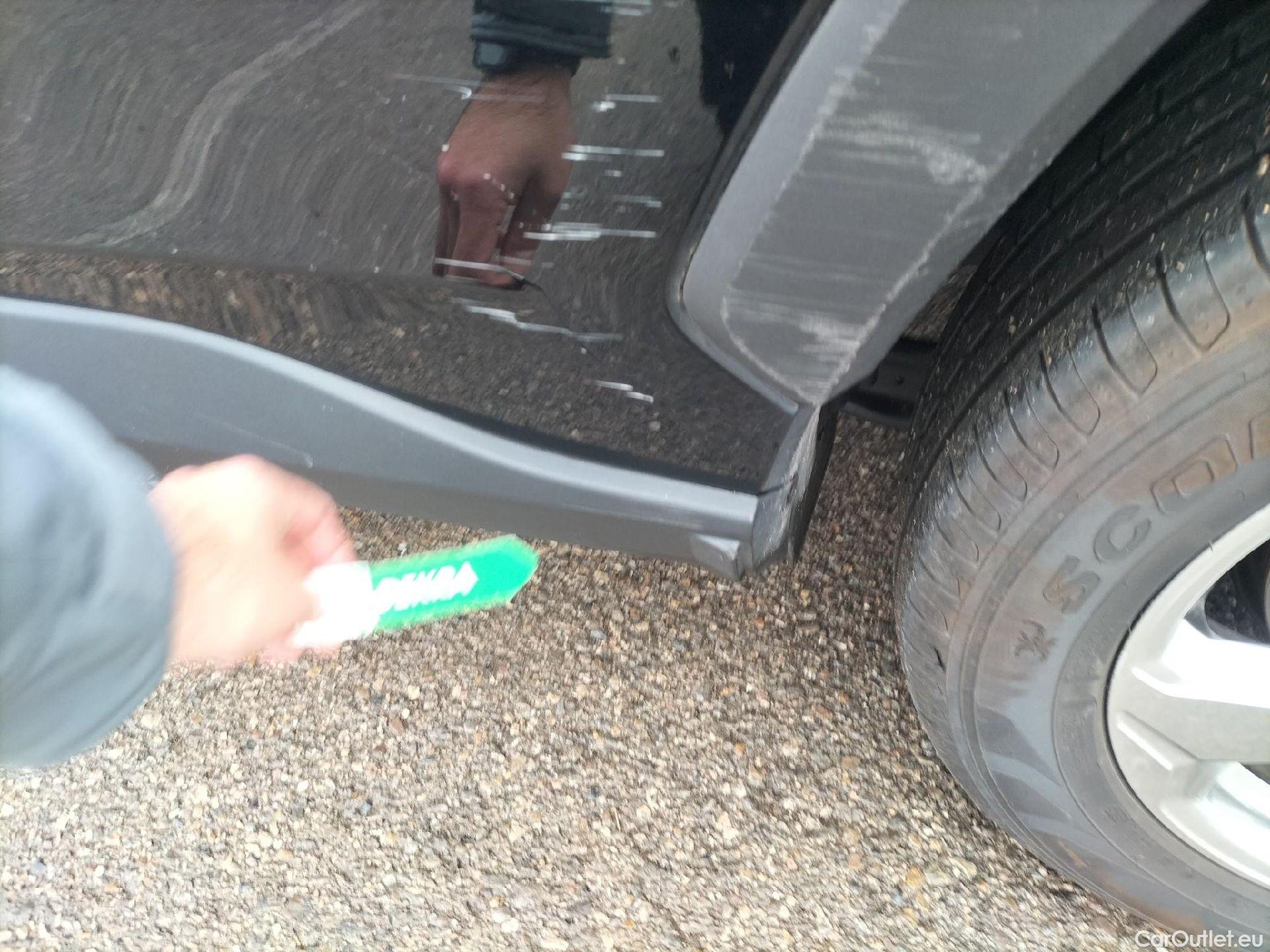  Toyota  RAV4 TOYOTA  / 2018 / 5P / todoterreno 2.5l 220H Advance 4WD #32