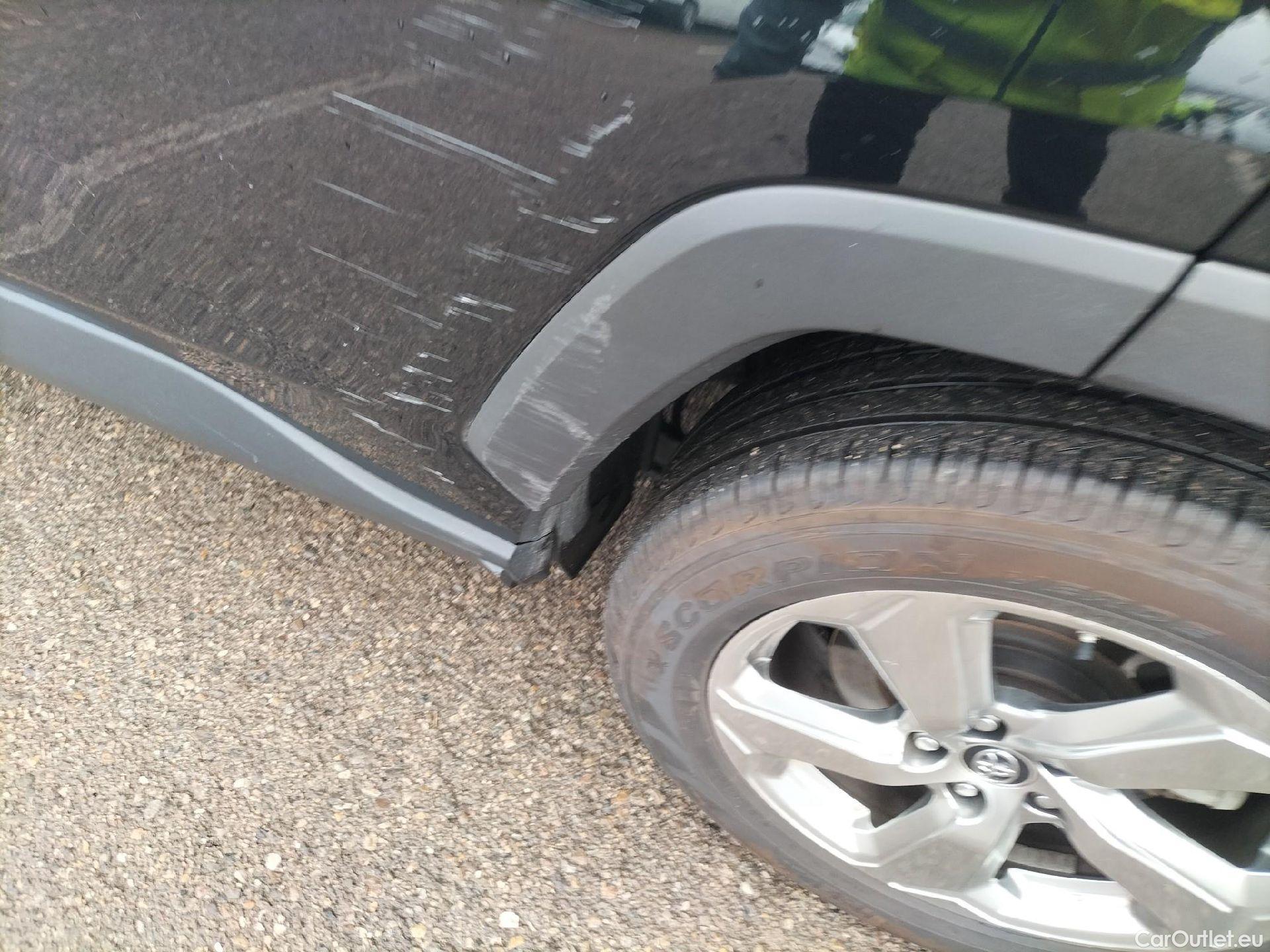  Toyota  RAV4 TOYOTA  / 2018 / 5P / todoterreno 2.5l 220H Advance 4WD #30