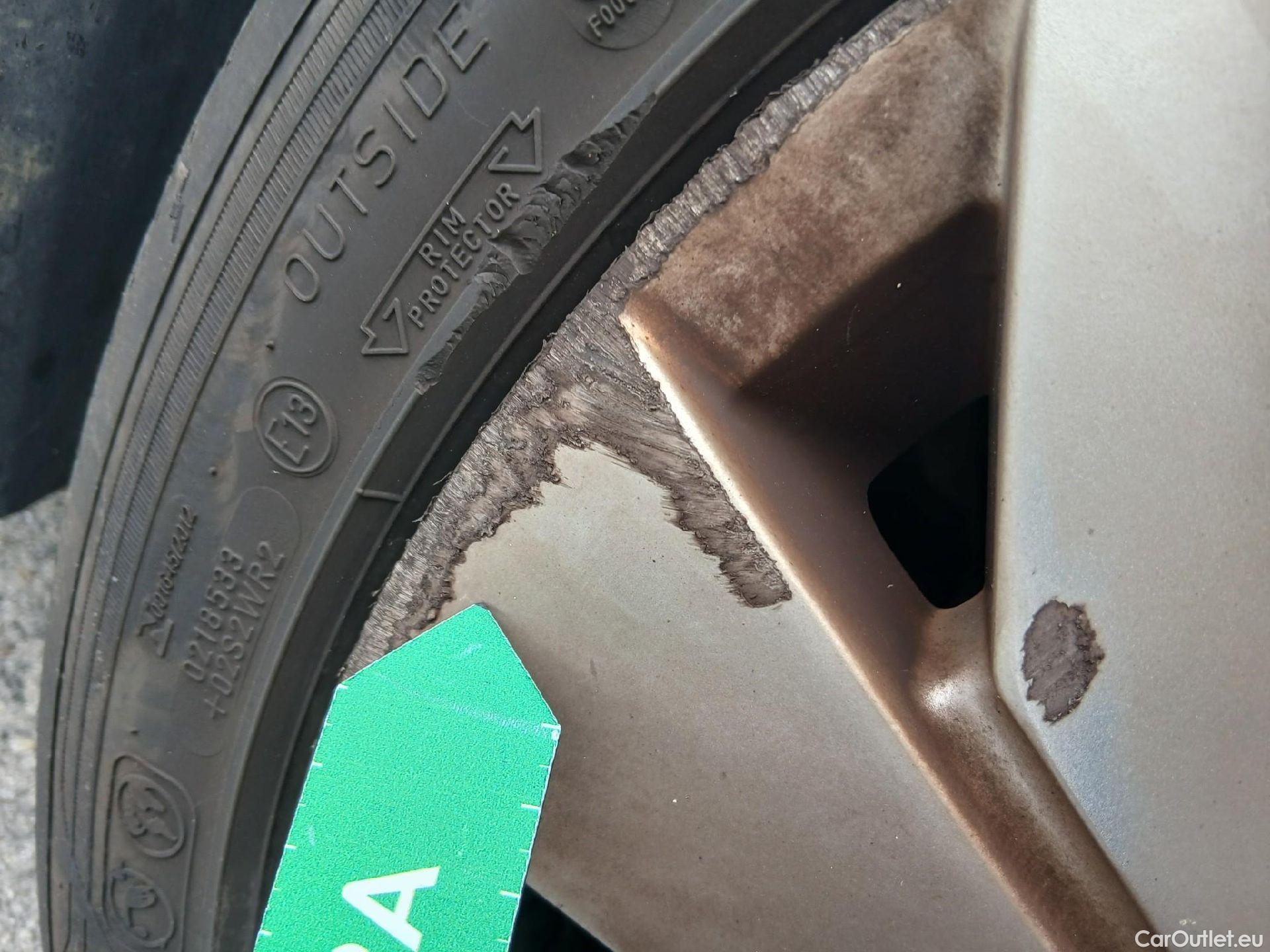  Volkswagen  Golf  VOLKSWAGEN / 2020 / 5P / berlina con portón Style 1.5 eTSI 110kW (150CV) DSG #32