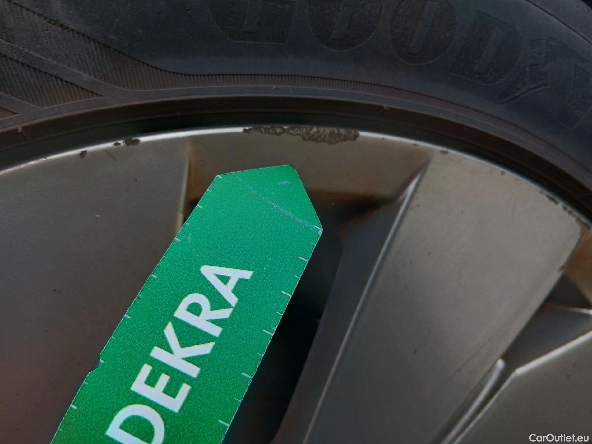  Volkswagen  Golf  VOLKSWAGEN / 2020 / 5P / berlina con portón Style 1.5 eTSI 110kW (150CV) DSG #29