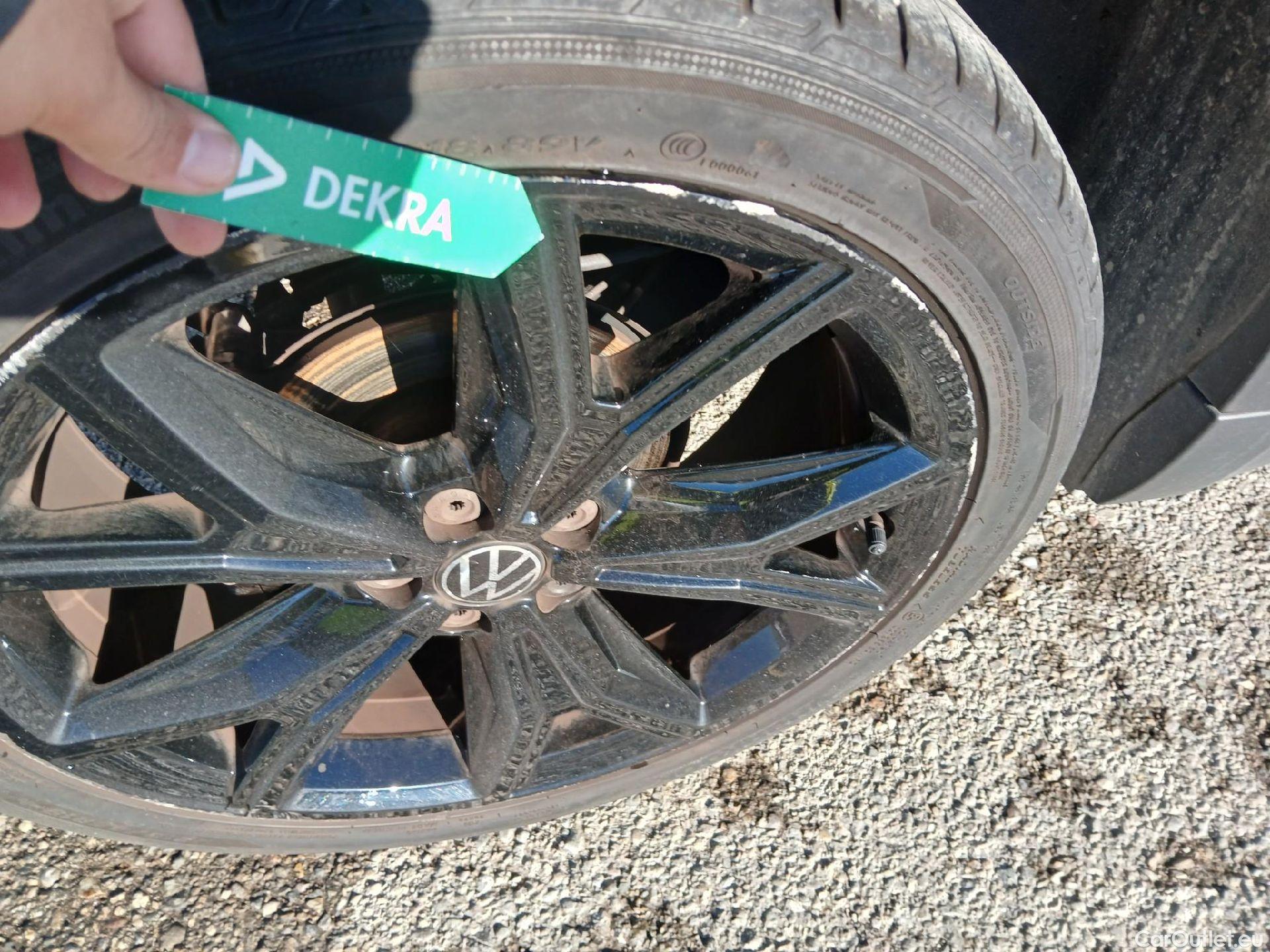  Volkswagen  T-CROSS VOLKSWAGEN  / 2018 / 5P / todoterreno Sport 1.5 TSI 110kW (150CV) DSG #33