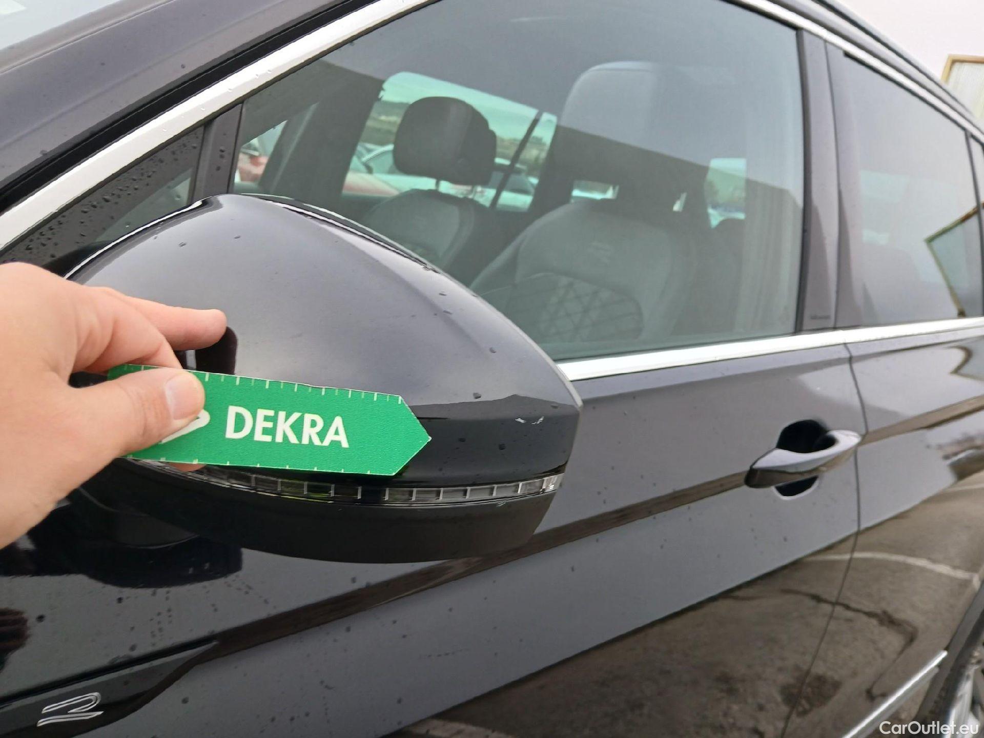  Volkswagen  Tiguan VOLKSWAGEN  / 2020 / 5P / todoterreno R-Line 2.0 TDI 110kW (150CV) DSG #9