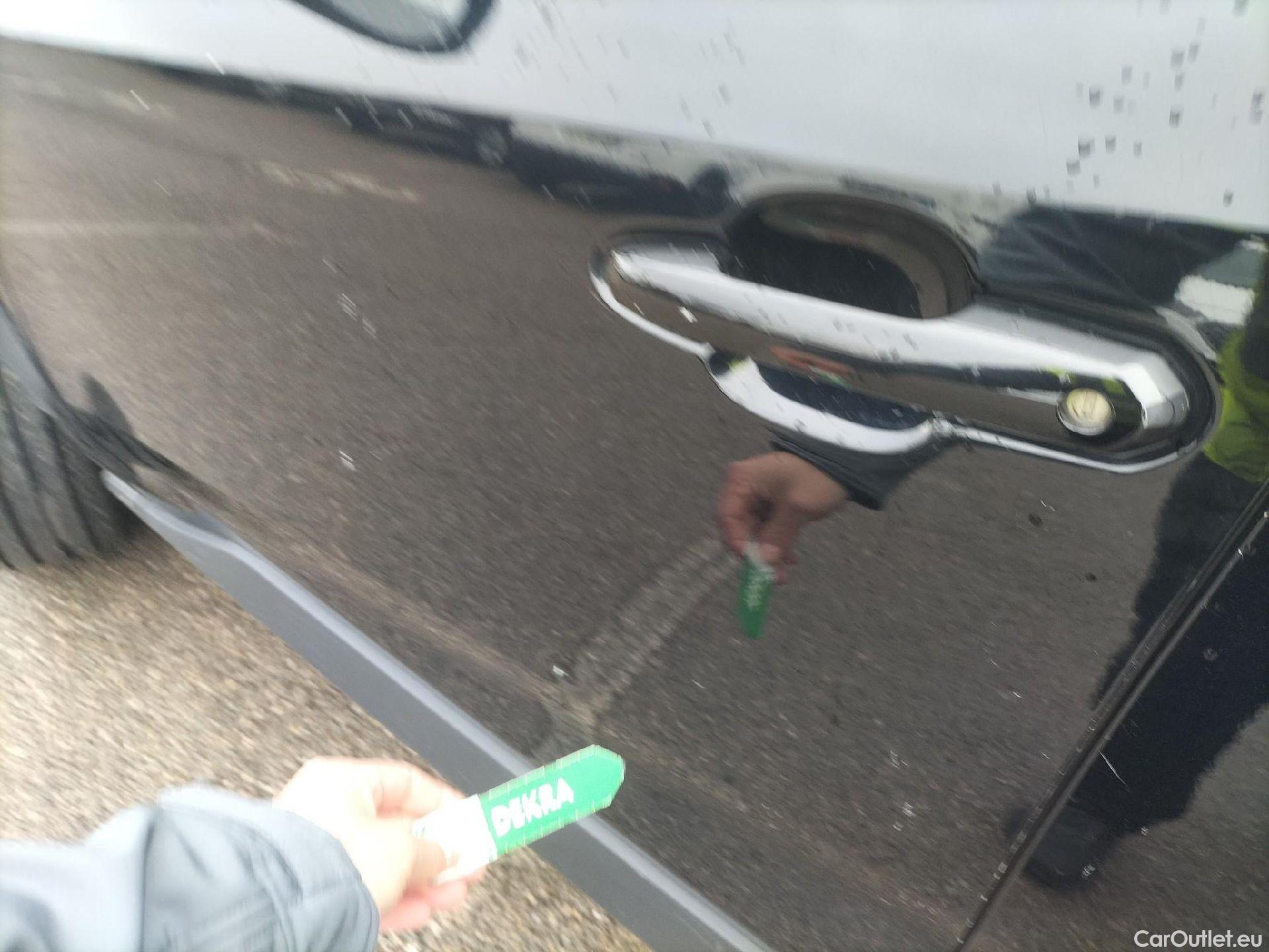  Toyota  RAV4 TOYOTA  / 2018 / 5P / todoterreno 2.5l 220H Advance 4WD #22