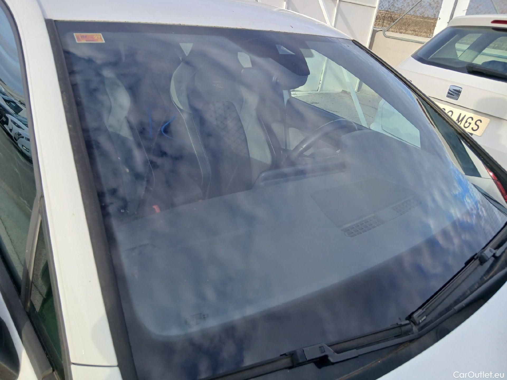  Volkswagen  Golf  VOLKSWAGEN / 2020 / 5P / berlina con portón R-Line 2.0 TDI 110kW (150CV) DSG #15