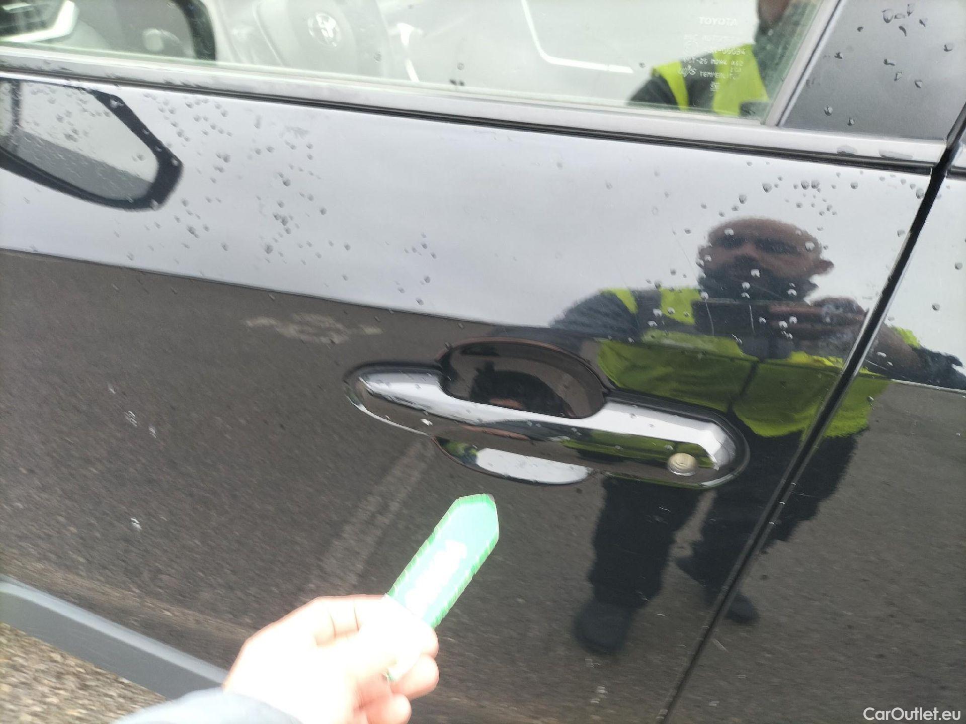  Toyota  RAV4 TOYOTA  / 2018 / 5P / todoterreno 2.5l 220H Advance 4WD #25