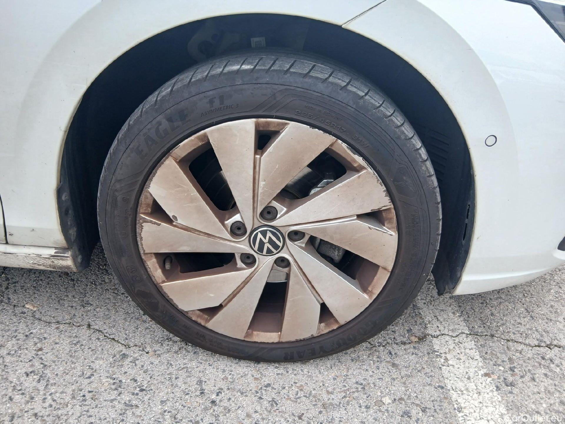  Volkswagen  Golf  VOLKSWAGEN / 2020 / 5P / berlina con portón Style 1.5 eTSI 110kW (150CV) DSG #31