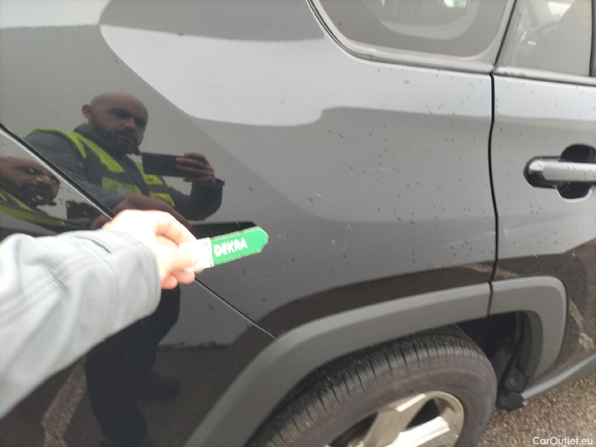  Toyota  RAV4 TOYOTA  / 2018 / 5P / todoterreno 2.5l 220H Advance 4WD #50