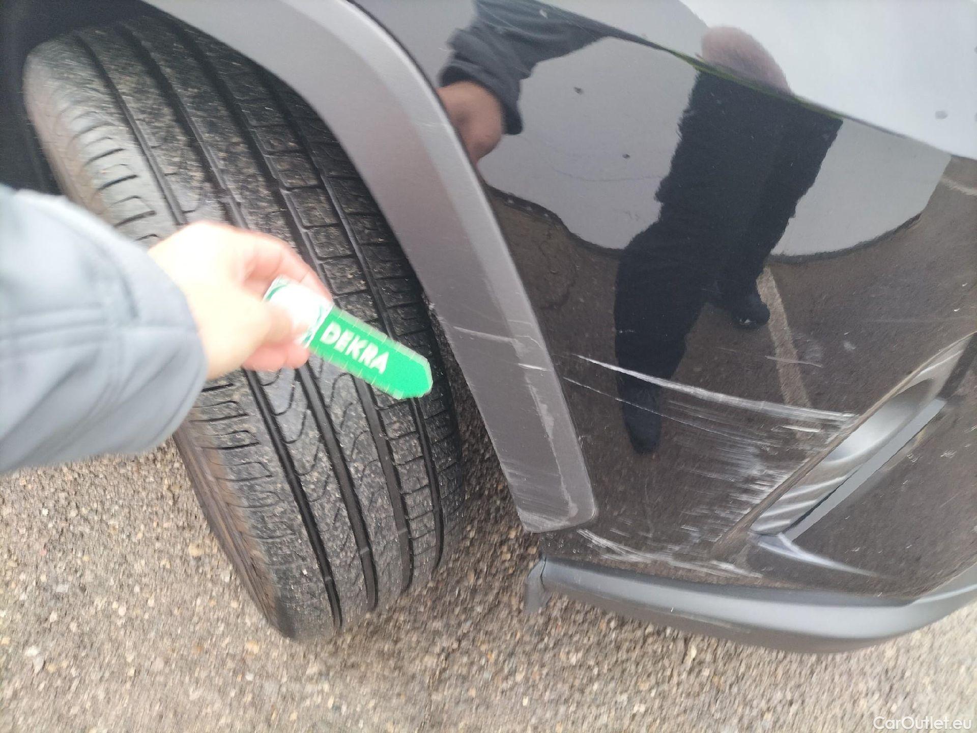  Toyota  RAV4 TOYOTA  / 2018 / 5P / todoterreno 2.5l 220H Advance 4WD #2