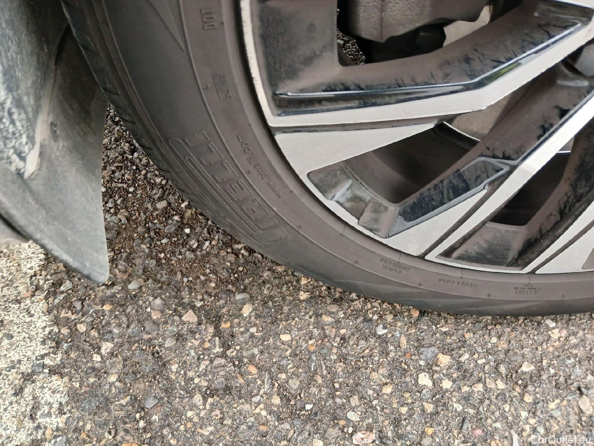  Volvo  XC60 VOLVO  / 2017 / 5P / todoterreno 2.0 B4 D Plus Bright Auto #13