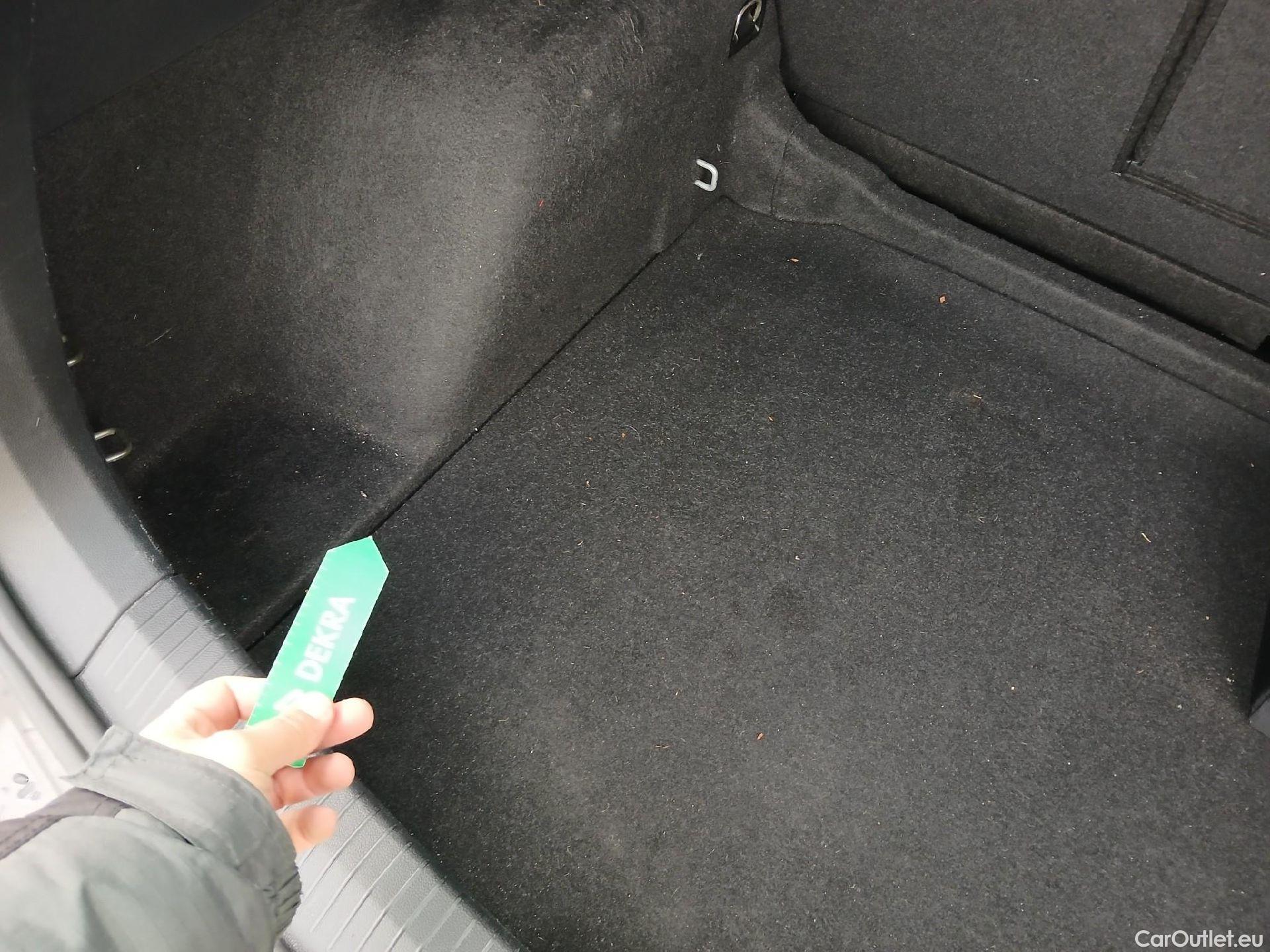  Volkswagen  Tiguan VOLKSWAGEN  / 2020 / 5P / todoterreno R-Line 2.0 TDI 110kW (150CV) DSG #2