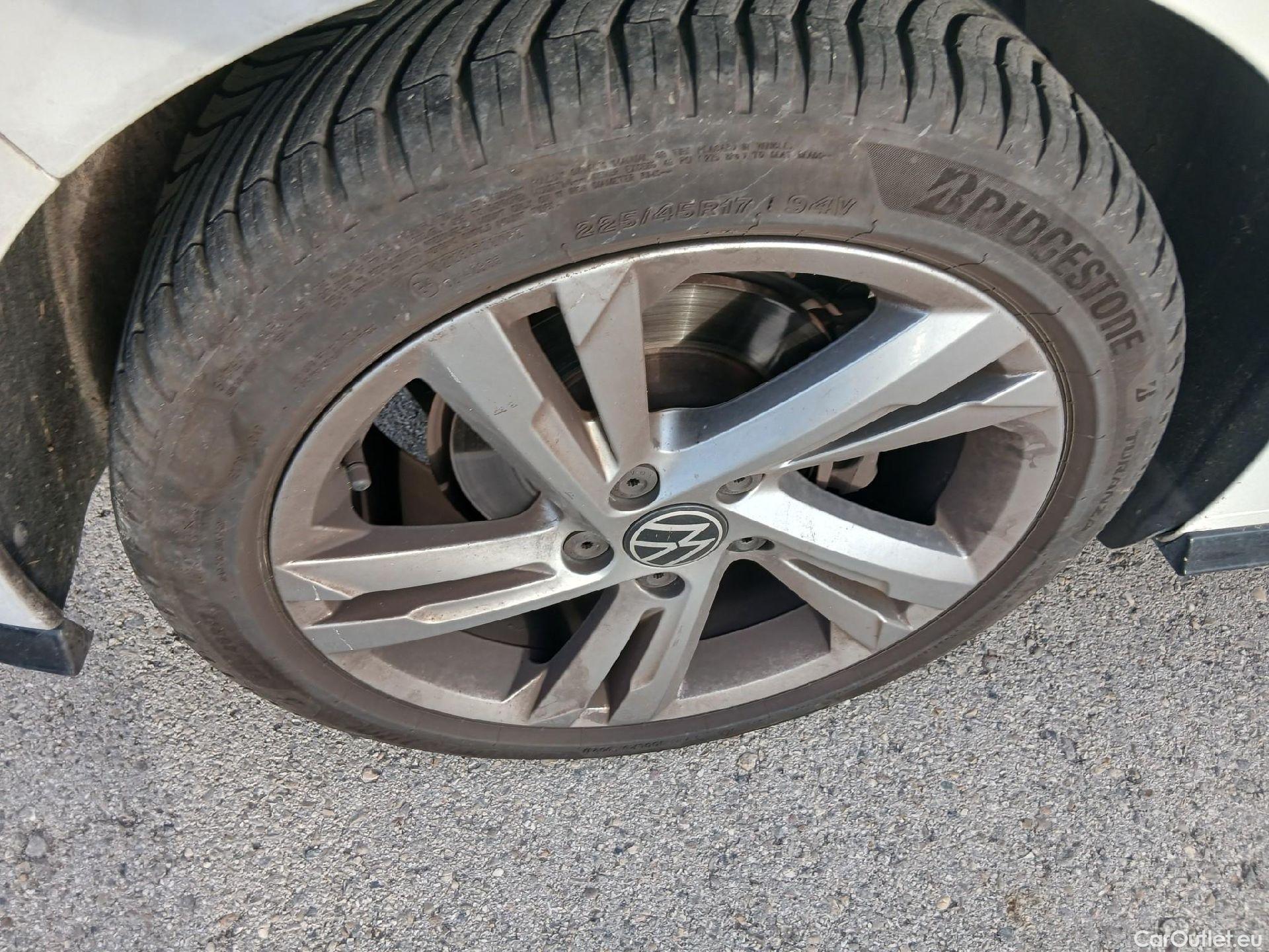  Volkswagen  Golf  VOLKSWAGEN / 2020 / 5P / berlina con portón R-Line 2.0 TDI 110kW (150CV) DSG #10