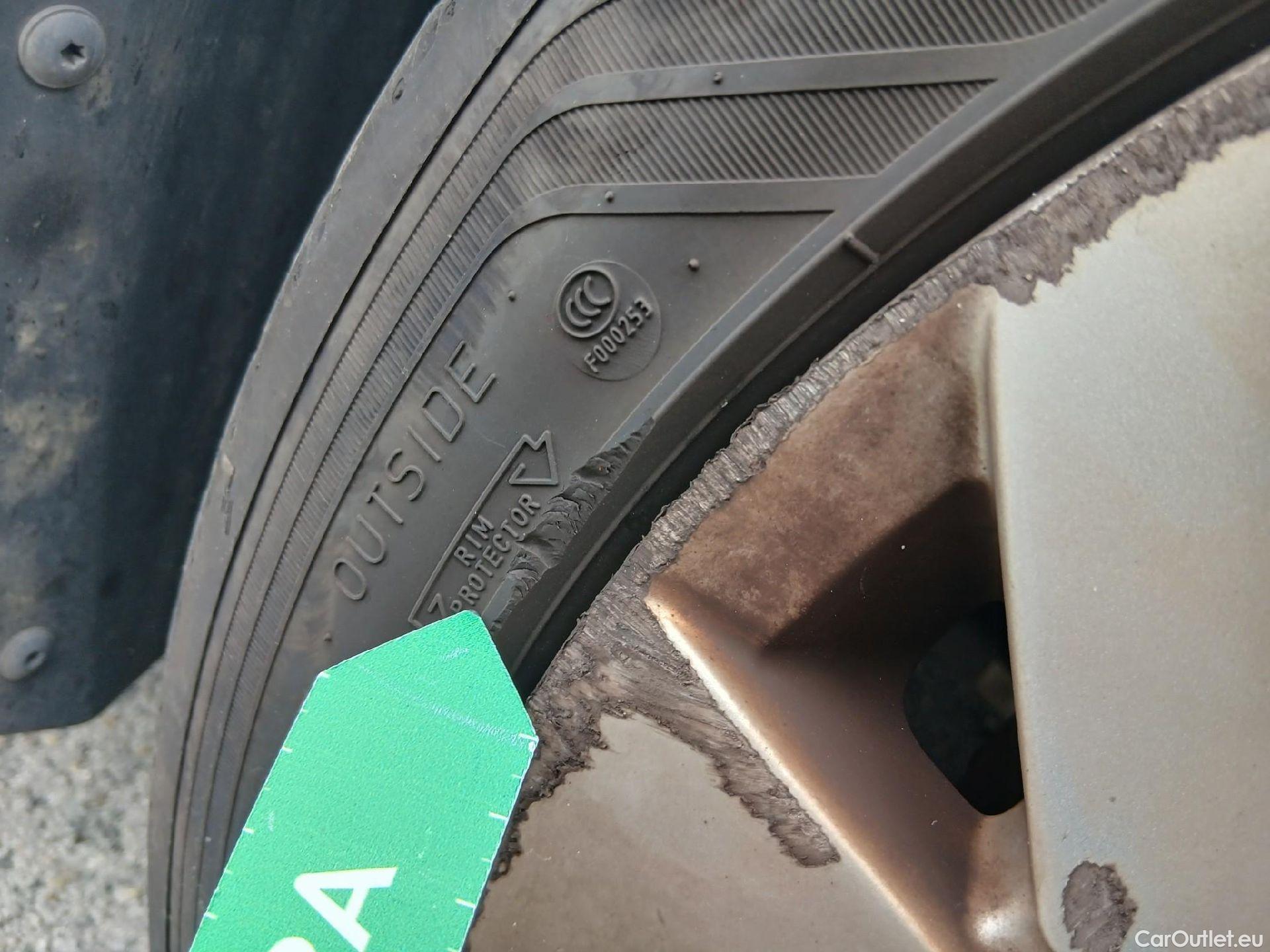  Volkswagen  Golf  VOLKSWAGEN / 2020 / 5P / berlina con portón Style 1.5 eTSI 110kW (150CV) DSG #19