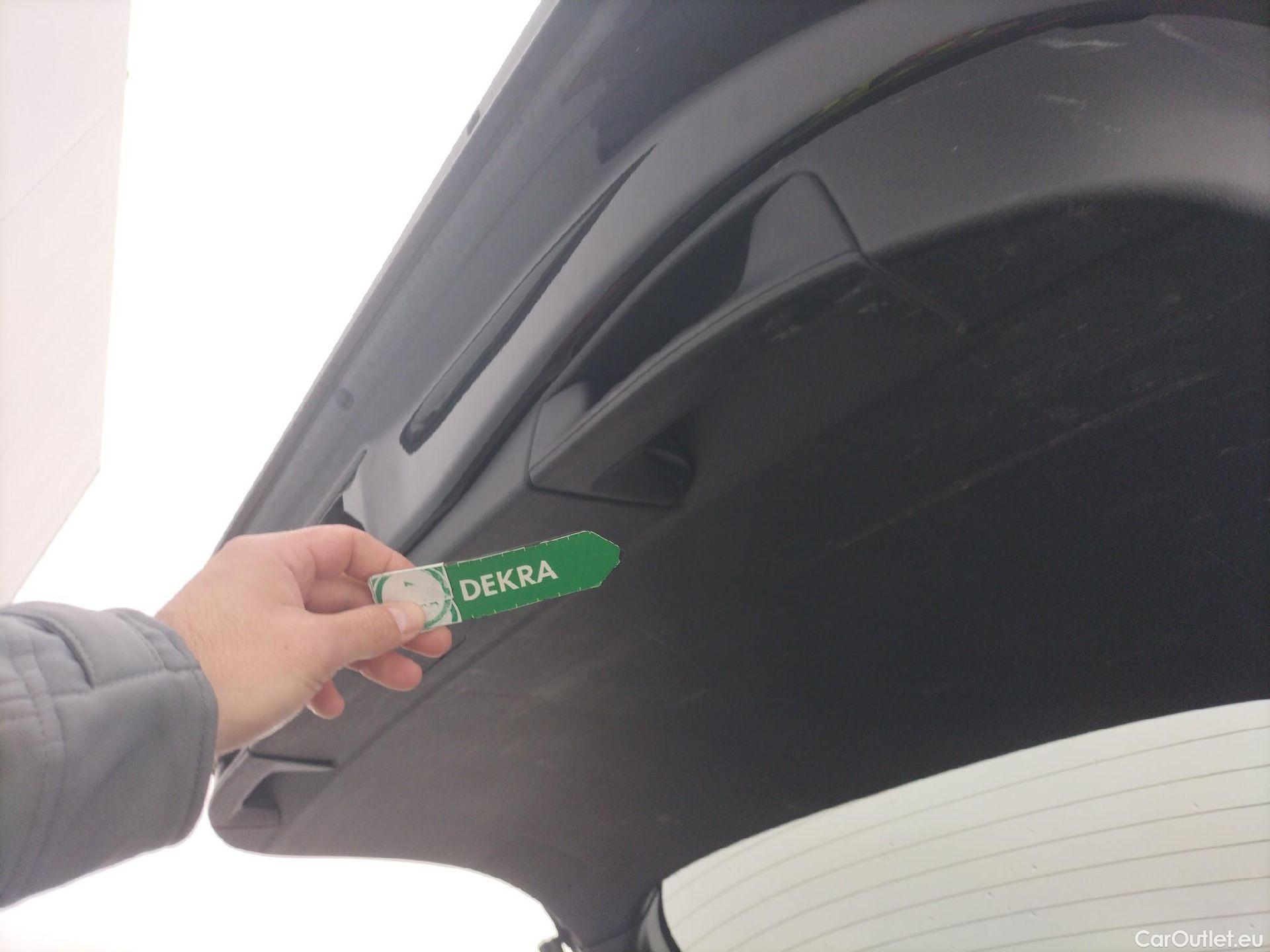  Toyota  RAV4 TOYOTA  / 2018 / 5P / todoterreno 2.5l 220H Advance 4WD #49