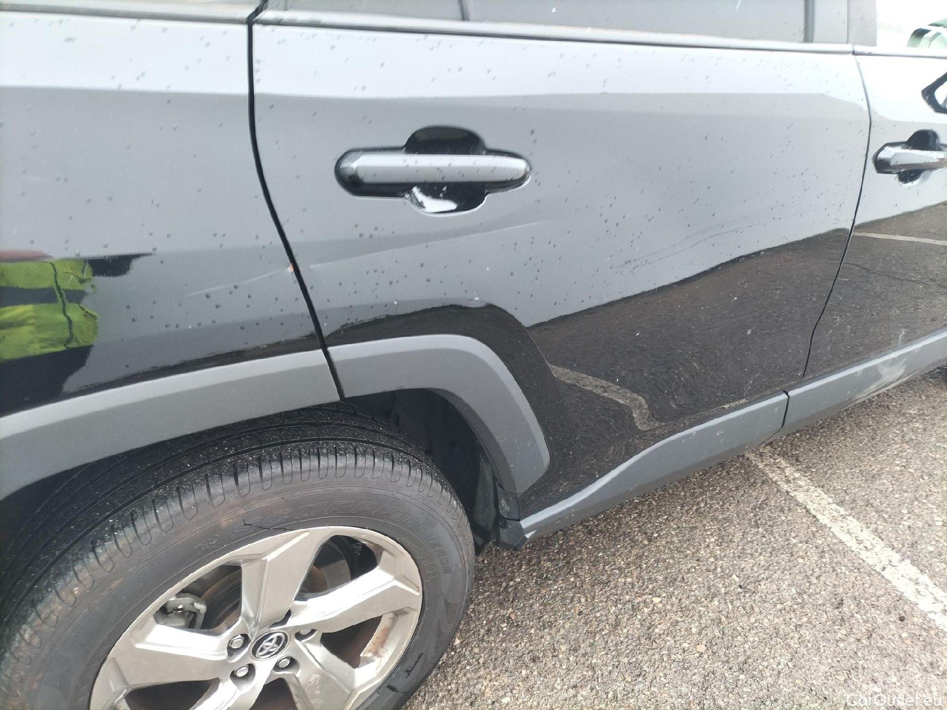  Toyota  RAV4 TOYOTA  / 2018 / 5P / todoterreno 2.5l 220H Advance 4WD #52