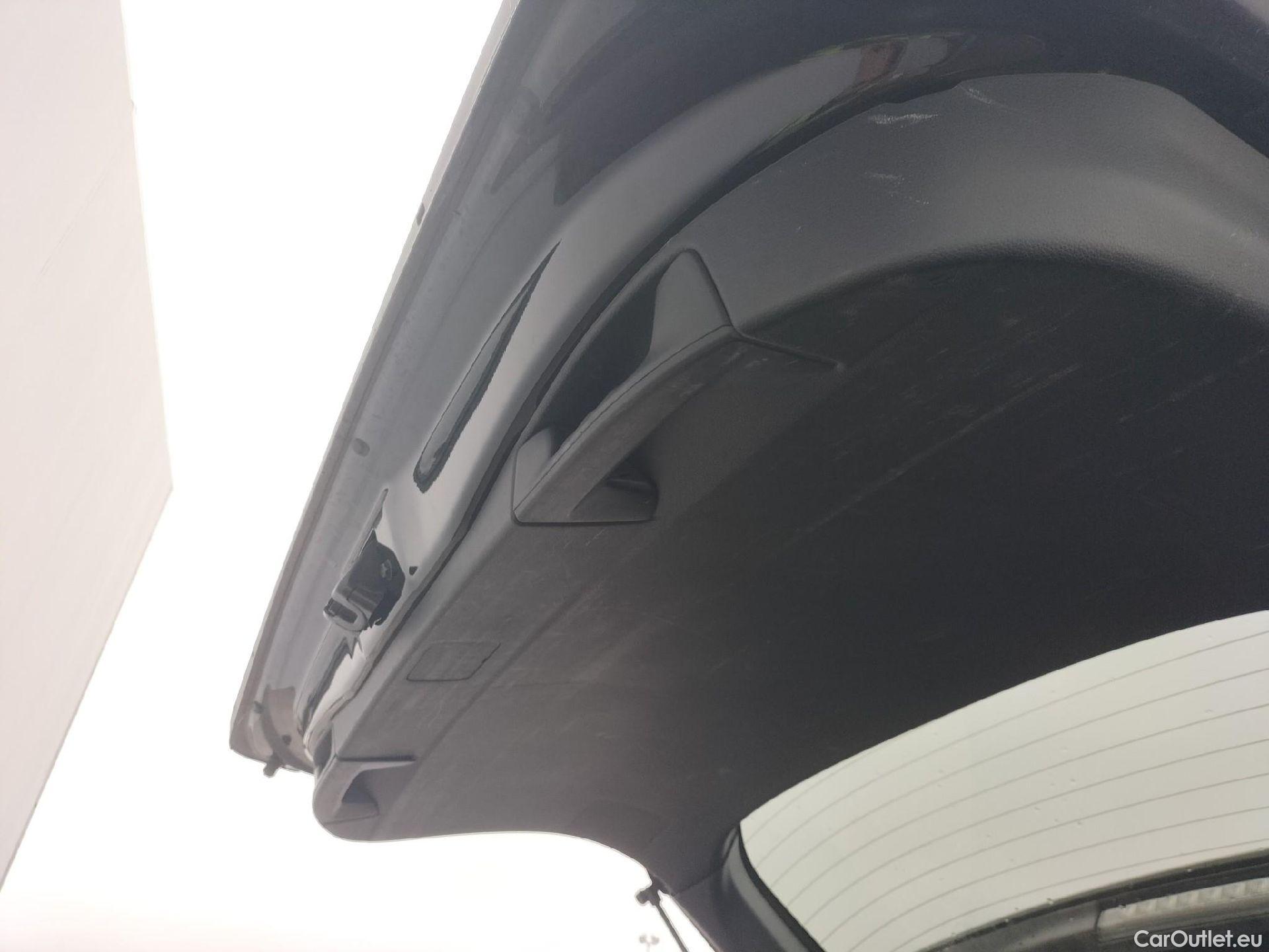  Toyota  RAV4 TOYOTA  / 2018 / 5P / todoterreno 2.5l 220H Advance 4WD #48