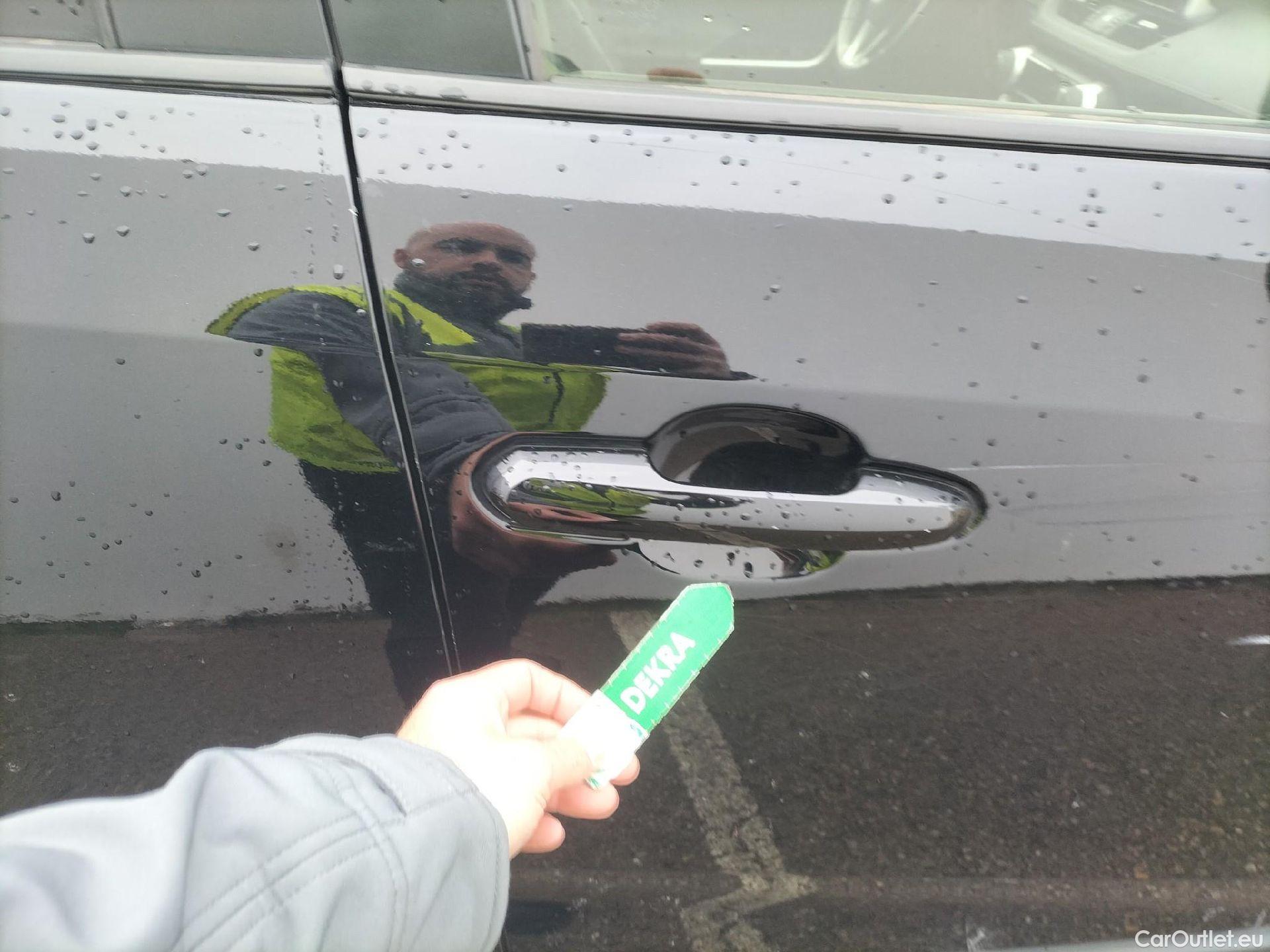  Toyota  RAV4 TOYOTA  / 2018 / 5P / todoterreno 2.5l 220H Advance 4WD #62