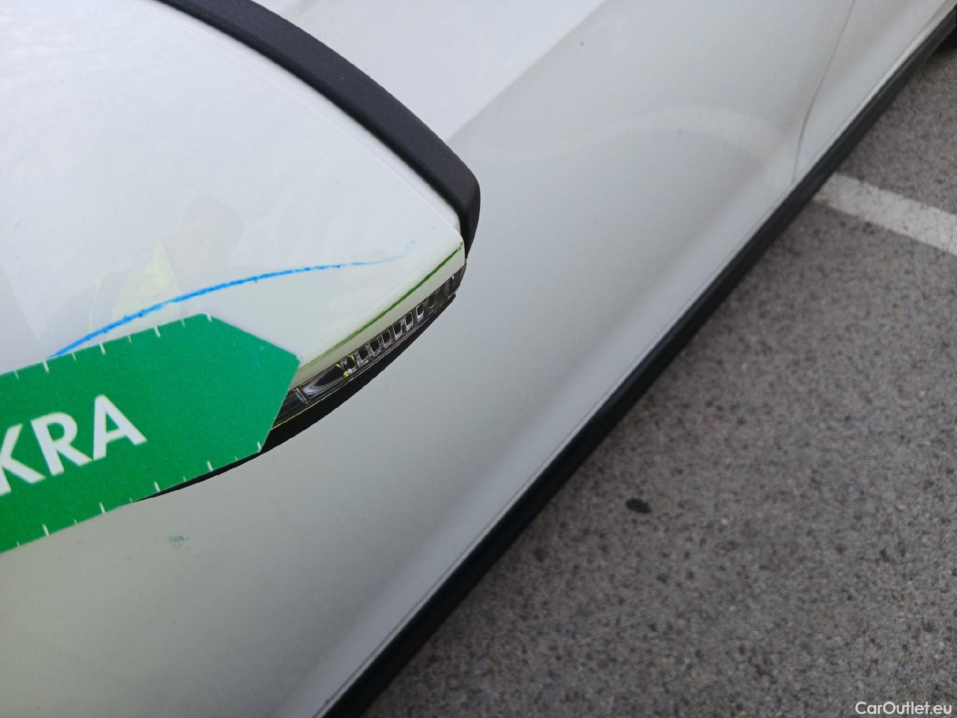  Volkswagen  Golf  VOLKSWAGEN / 2020 / 5P / berlina con portón R-Line 2.0 TDI 110kW (150CV) DSG #22