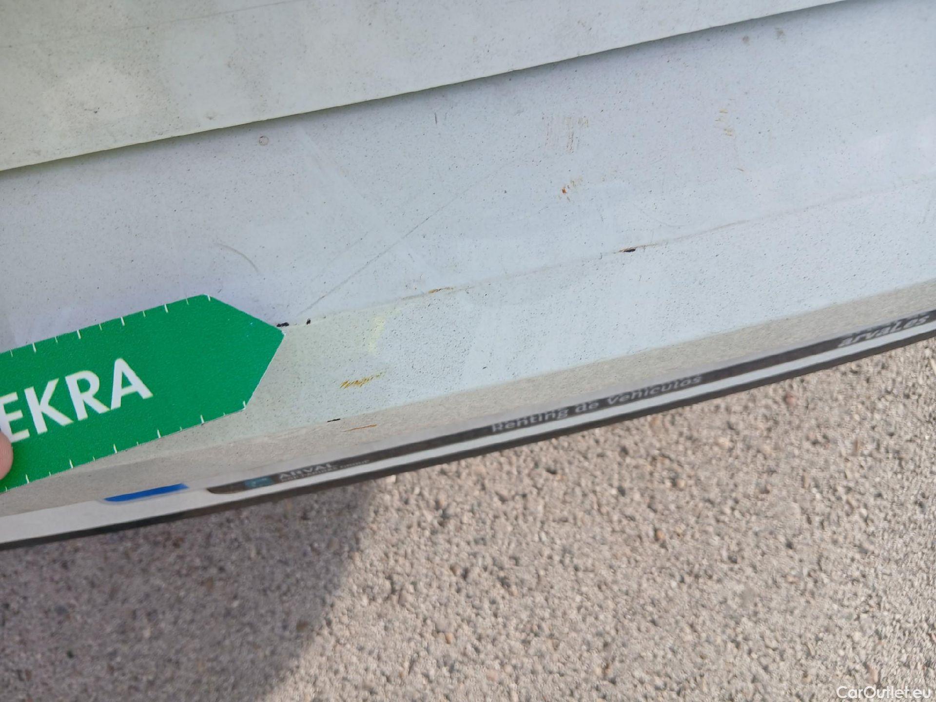  Volkswagen  Golf  VOLKSWAGEN / 2020 / 5P / berlina con portón R-Line 2.0 TDI 110kW (150CV) DSG #25