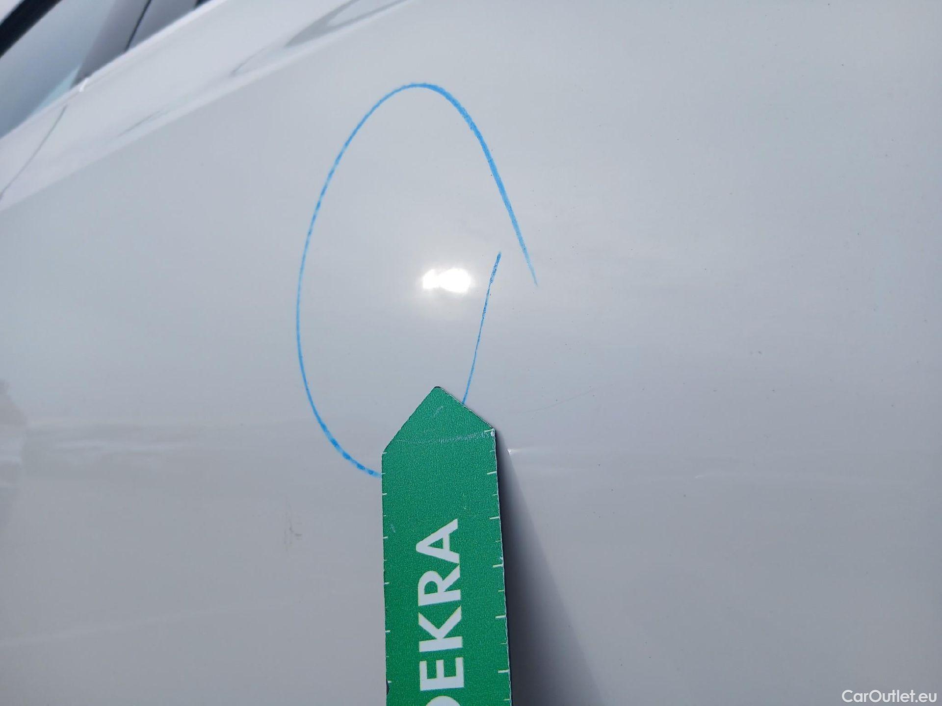  Volkswagen  Golf  VOLKSWAGEN / 2020 / 5P / berlina con portón Style 1.5 eTSI 110kW (150CV) DSG #10