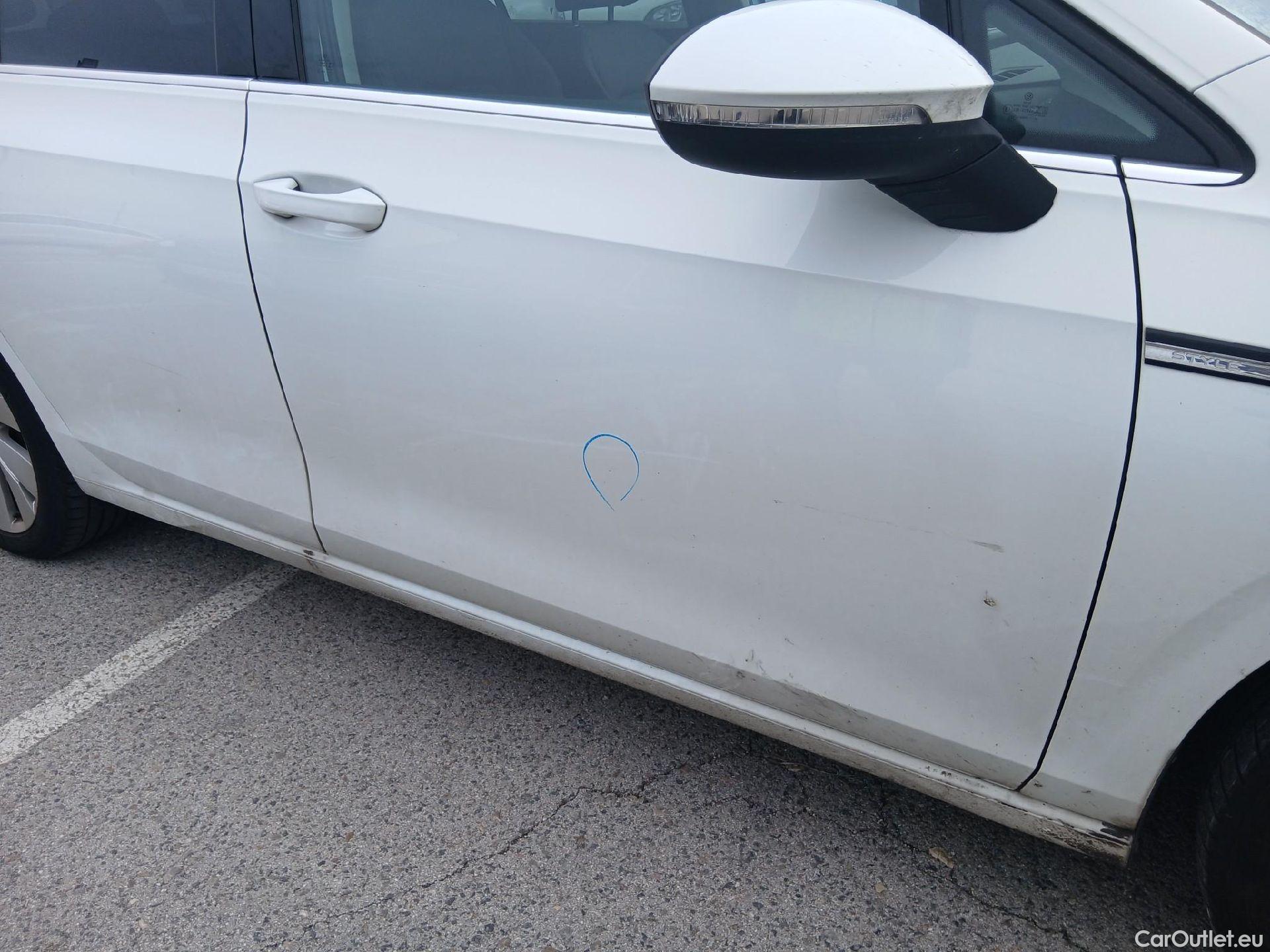  Volkswagen  Golf  VOLKSWAGEN / 2020 / 5P / berlina con portón Style 1.5 eTSI 110kW (150CV) DSG #22