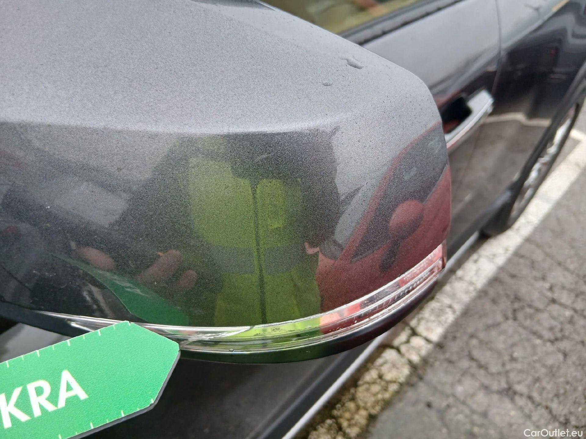  Toyota  RAV4 TOYOTA  / 2018 / 5P / todoterreno 2.5l 220H Luxury #4