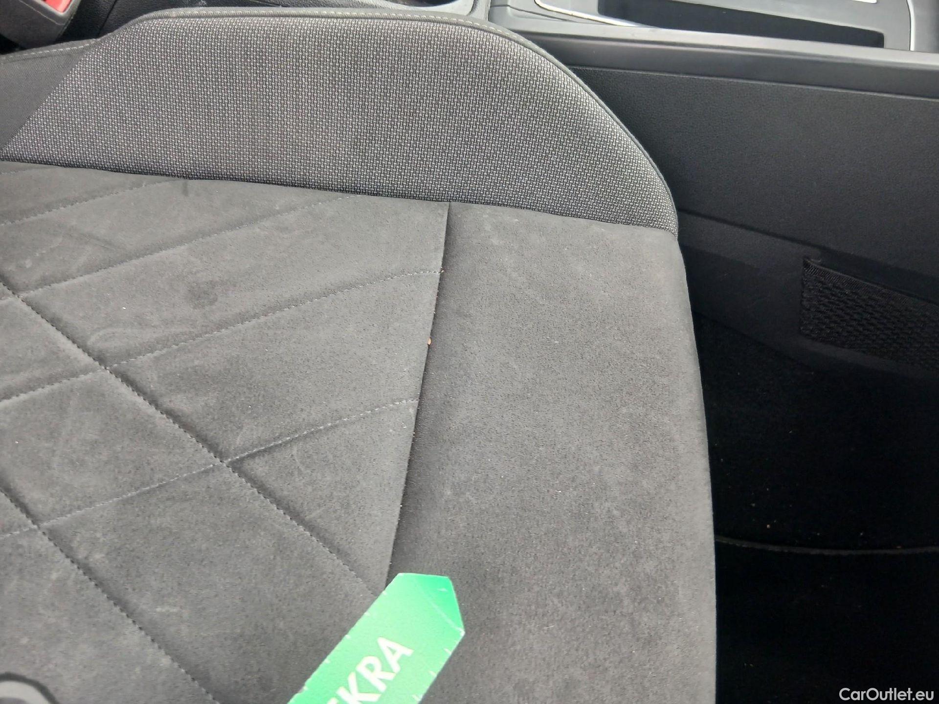  Volkswagen  Golf  VOLKSWAGEN / 2020 / 5P / berlina con portón Style 1.5 eTSI 110kW (150CV) DSG #23