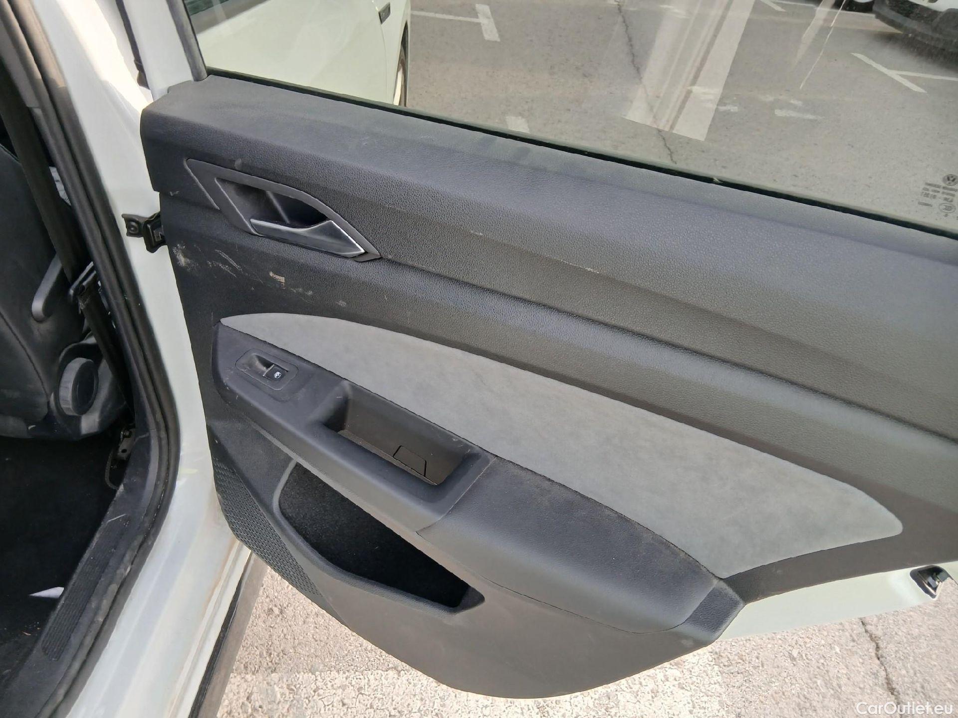  Volkswagen  Golf  VOLKSWAGEN / 2020 / 5P / berlina con portón R-Line 2.0 TDI 110kW (150CV) DSG #11