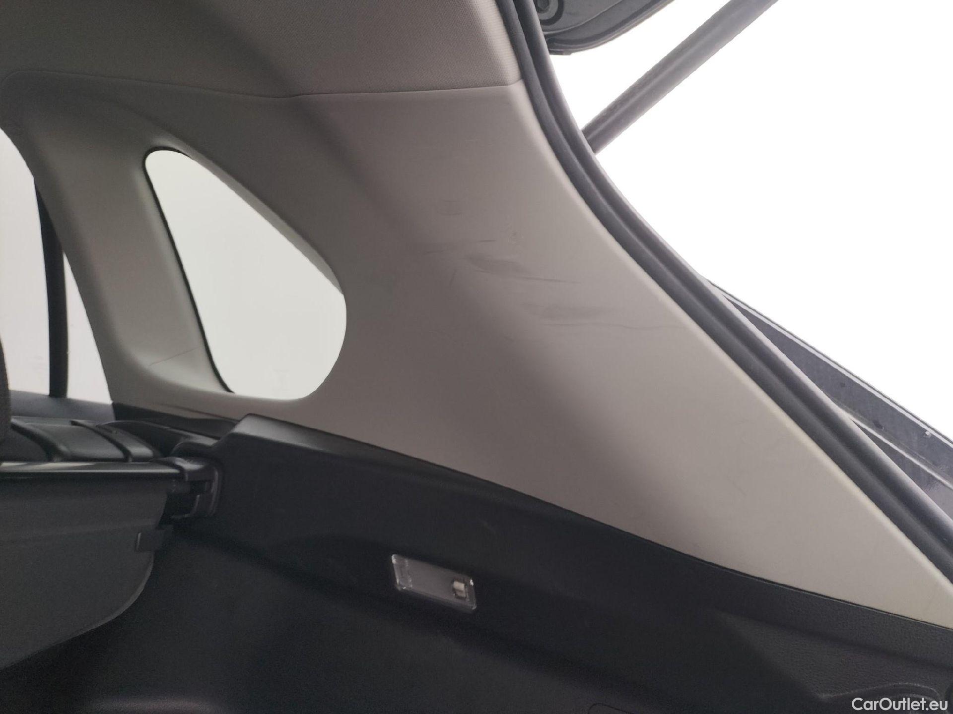  Toyota  RAV4 TOYOTA  / 2018 / 5P / todoterreno 2.5l 220H Advance 4WD #45