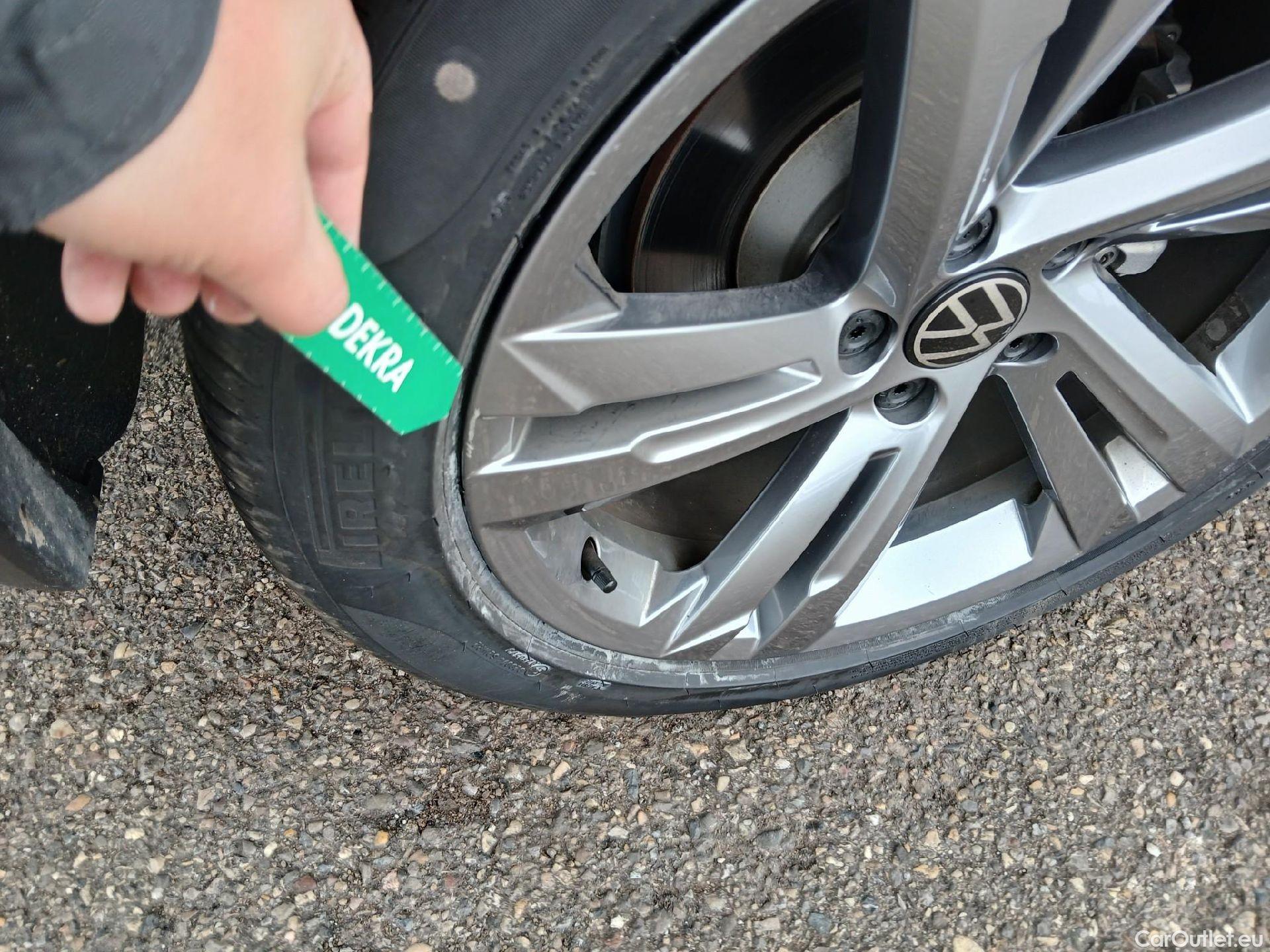  Volkswagen  Tiguan VOLKSWAGEN  / 2020 / 5P / todoterreno R-Line 2.0 TDI 110kW (150CV) DSG #22