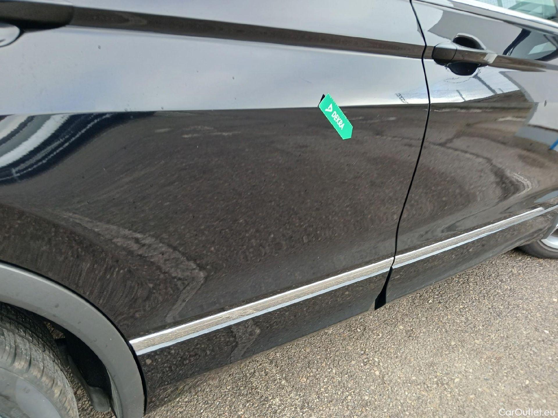  Volkswagen  Tiguan VOLKSWAGEN  / 2020 / 5P / todoterreno R-Line 2.0 TDI 110kW (150CV) DSG #23