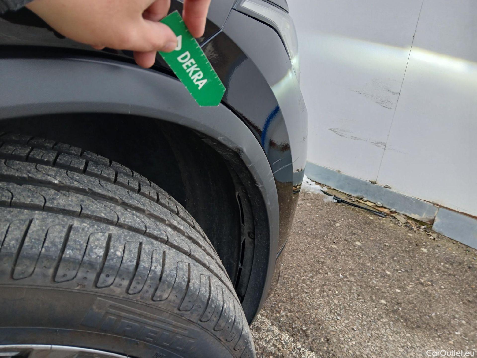  Volkswagen  Tiguan VOLKSWAGEN  / 2020 / 5P / todoterreno R-Line 2.0 TDI 110kW (150CV) DSG #27