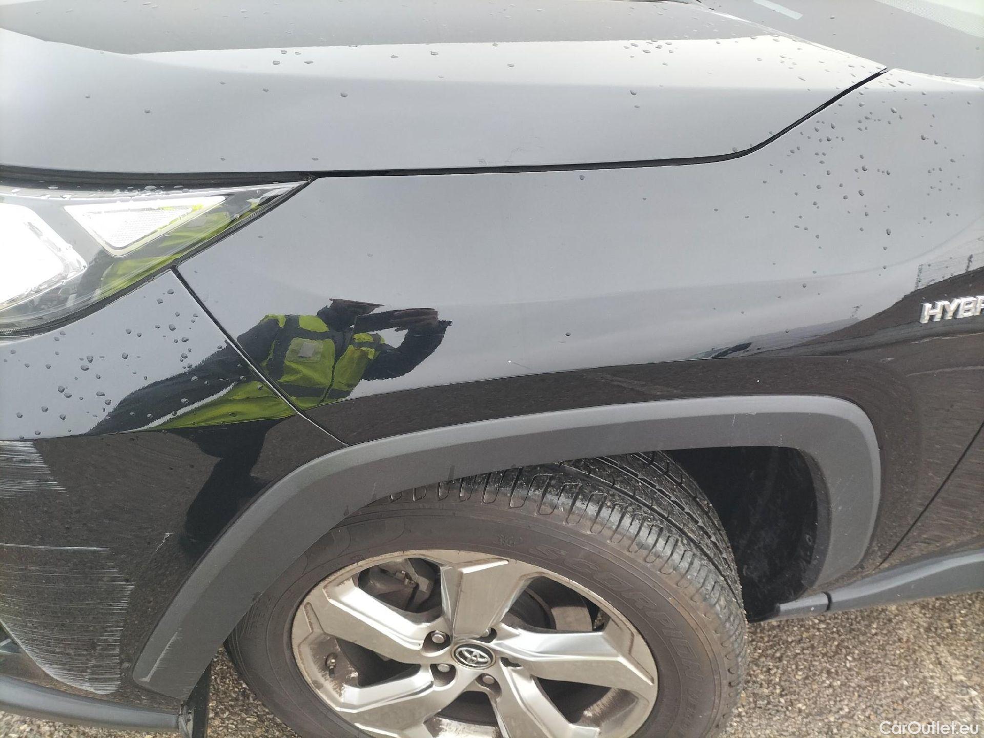  Toyota  RAV4 TOYOTA  / 2018 / 5P / todoterreno 2.5l 220H Advance 4WD #15