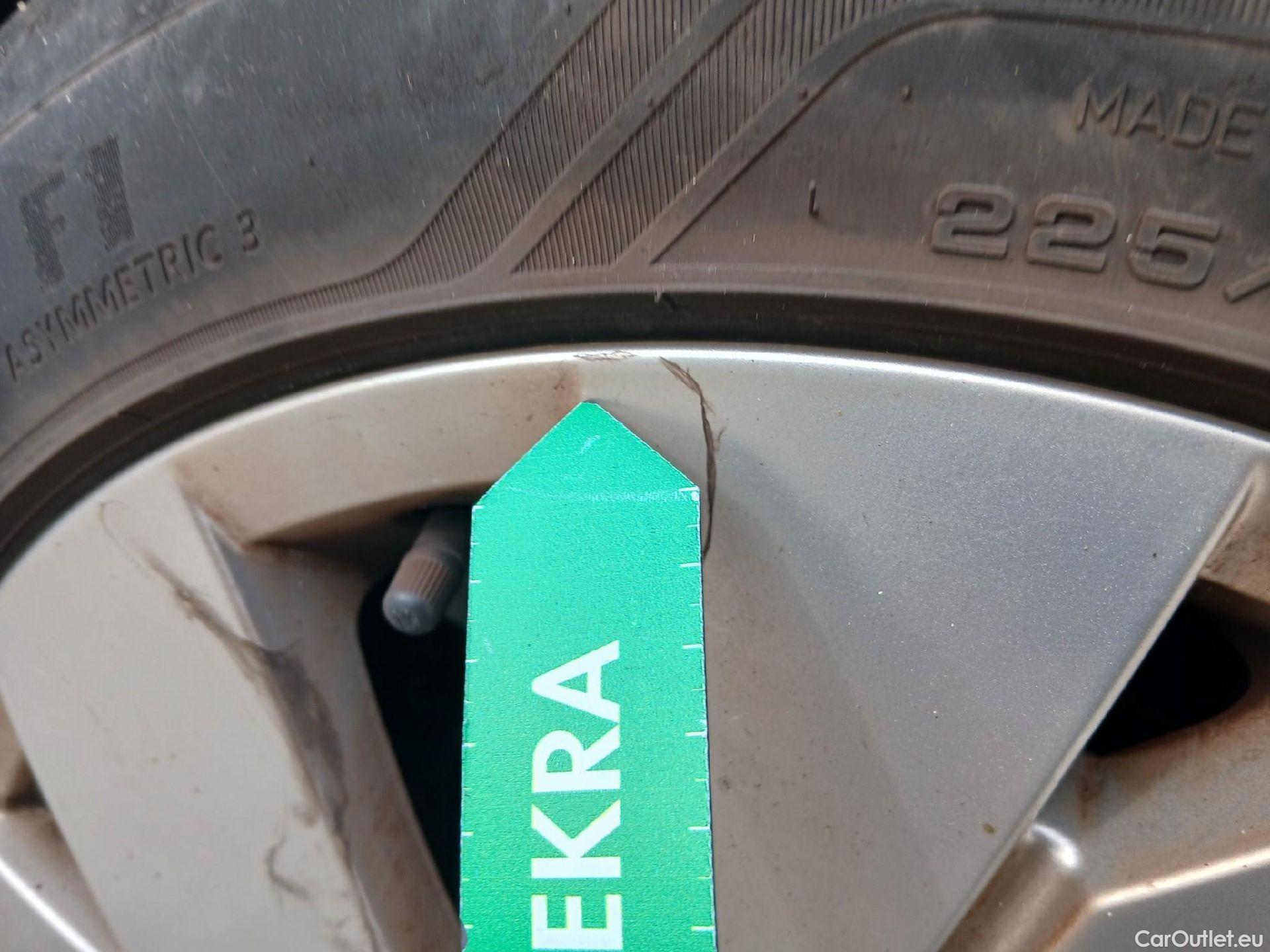  Volkswagen  Golf  VOLKSWAGEN / 2020 / 5P / berlina con portón Style 1.5 eTSI 110kW (150CV) DSG #11