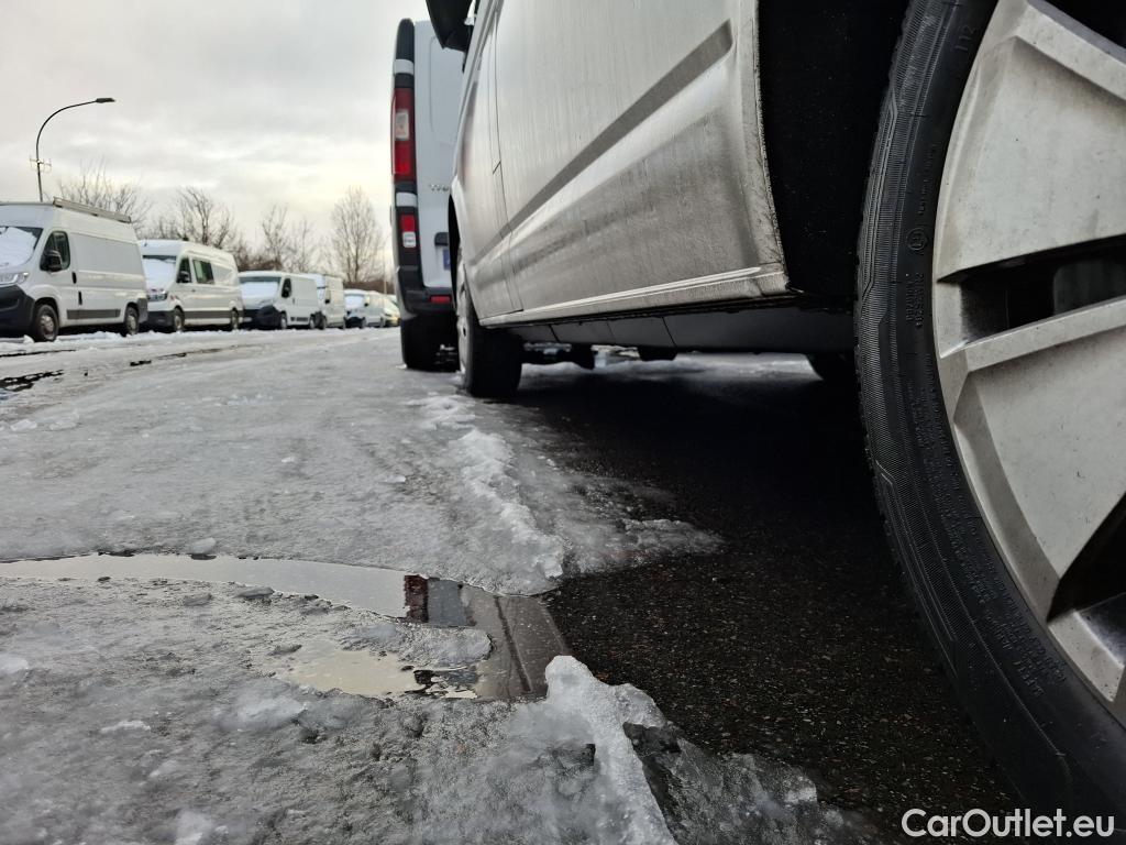  Volkswagen  Transporter VOLKSWAGEN  / 2019 / 4P / Fourgon tôlé 2.0 TDi 150 L1H1 Business Plus #24