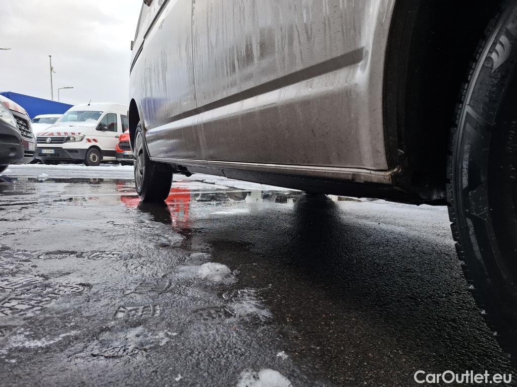  Volkswagen  Transporter VOLKSWAGEN  / 2019 / 4P / Fourgon tôlé 2.0 TDi 150 L1H1 Business Plus #28