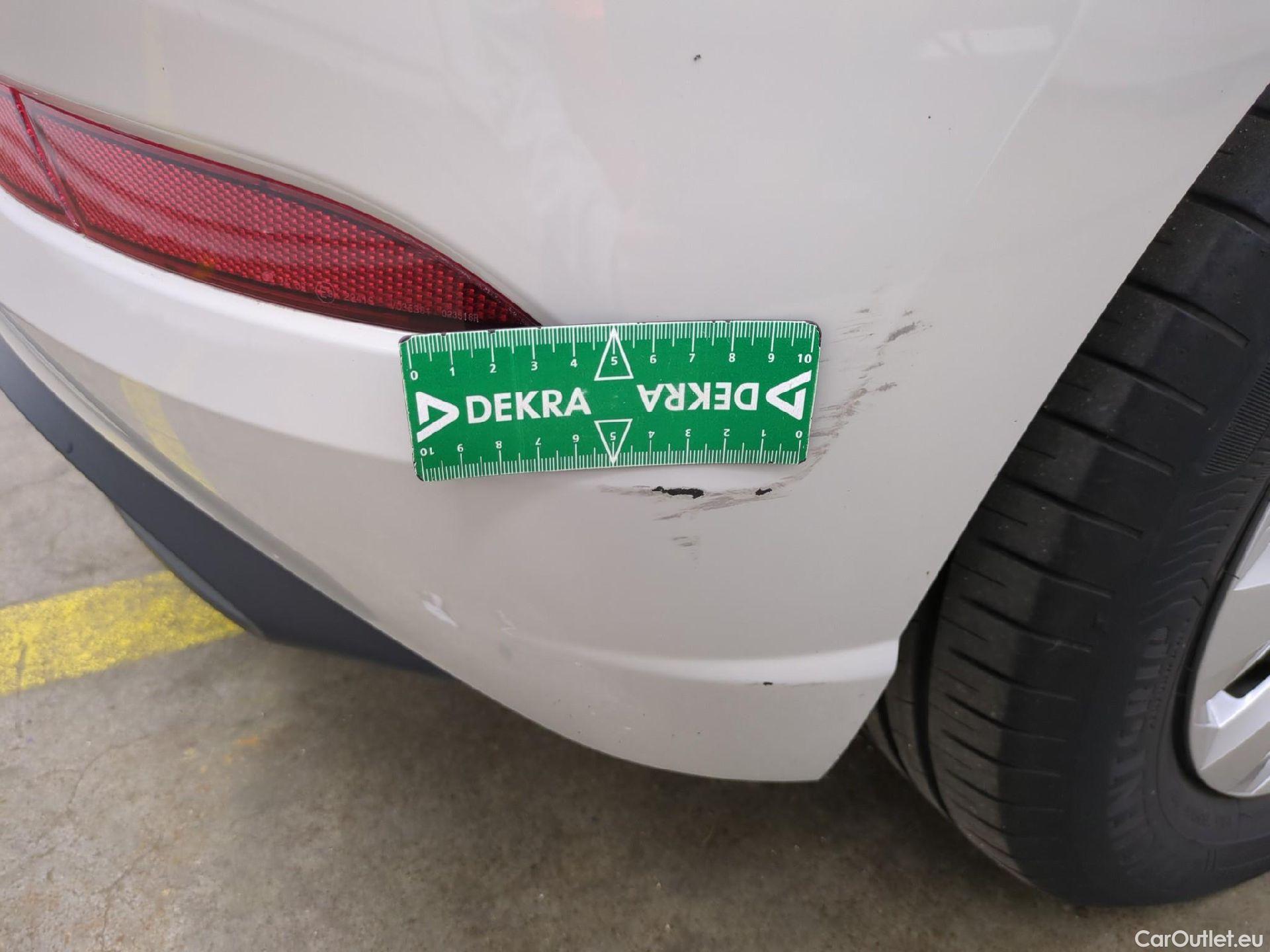  Volkswagen  Polo VOLKSWAGEN  / 2017 / 5P / Berline 1.0 80 Business #3