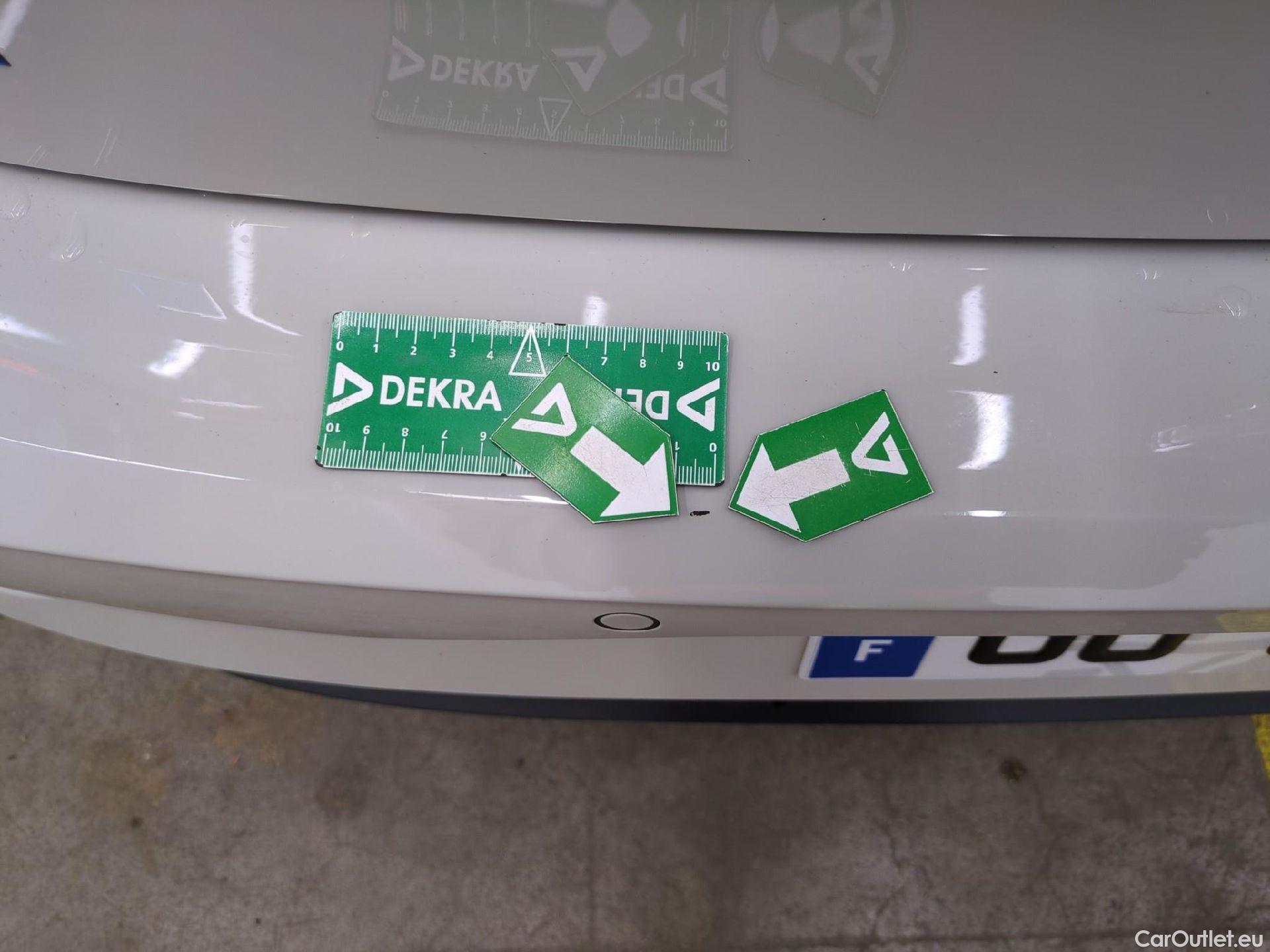  Volkswagen  Polo VOLKSWAGEN  / 2017 / 5P / Berline 1.0 80 Business #4